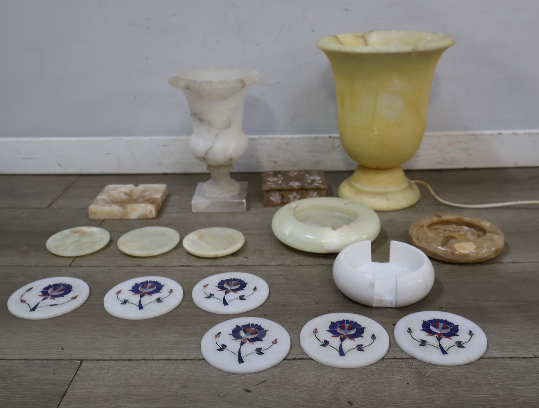 Set albasten & Marmeren decoratieve objecten – kavel bij GSD Auctions, Zoeterwoude