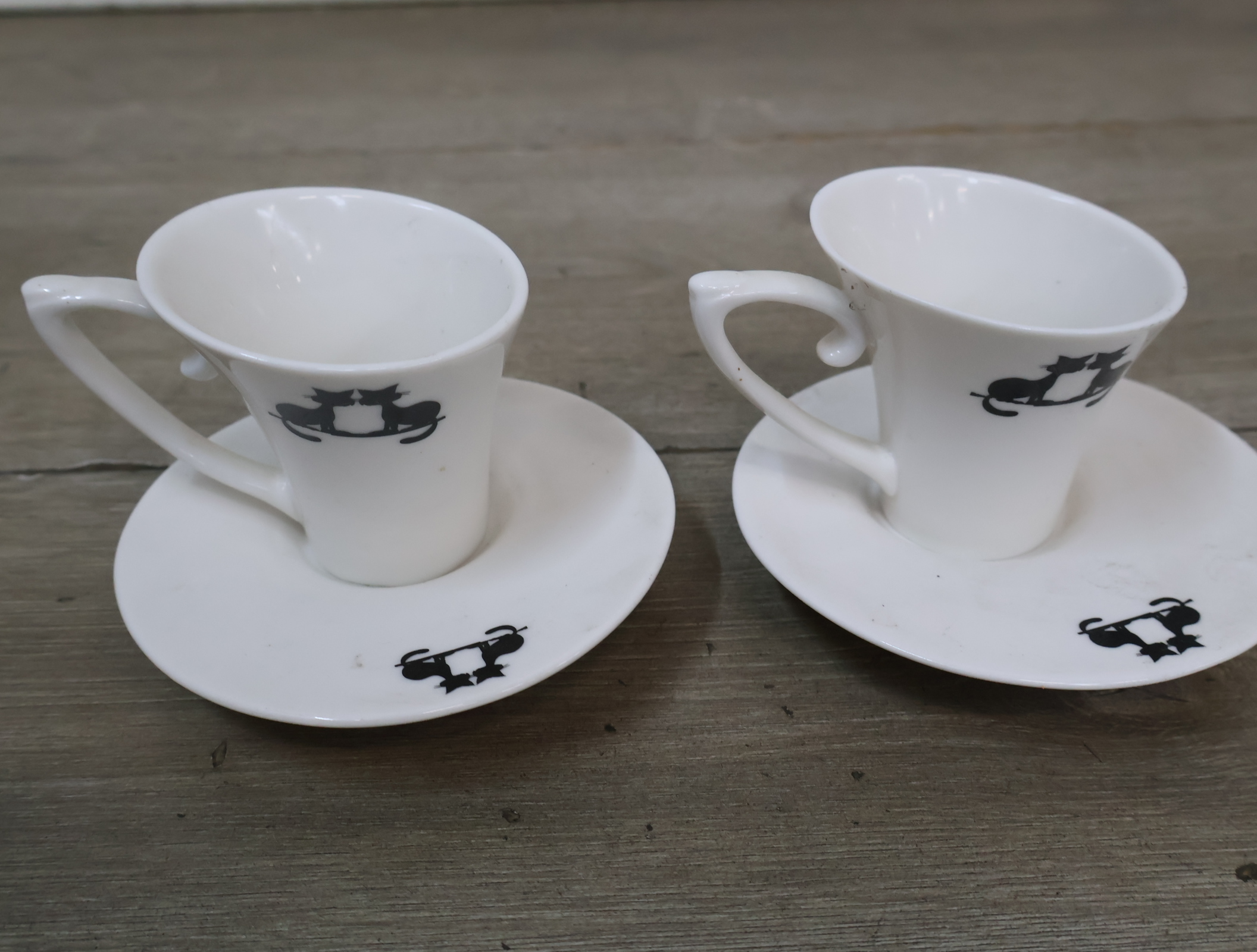 Set van 2 porseleinen kop en schotels – foto 3 – kavel bij GSD Auctions, Zoeterwoude