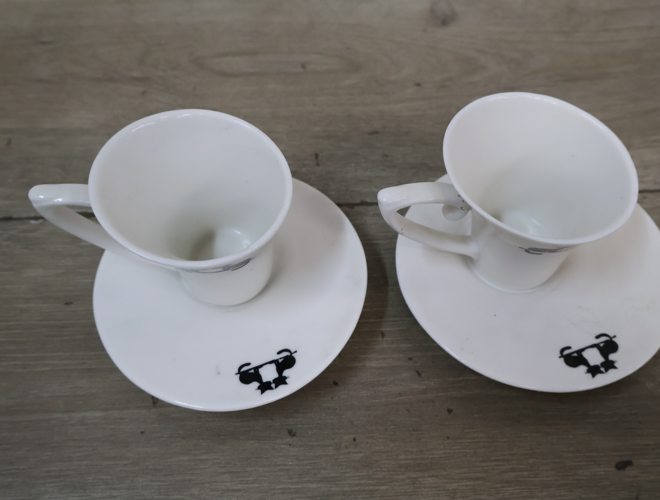 Set van 2 porseleinen kop en schotels – foto 4 – kavel bij GSD Auctions, Zoeterwoude