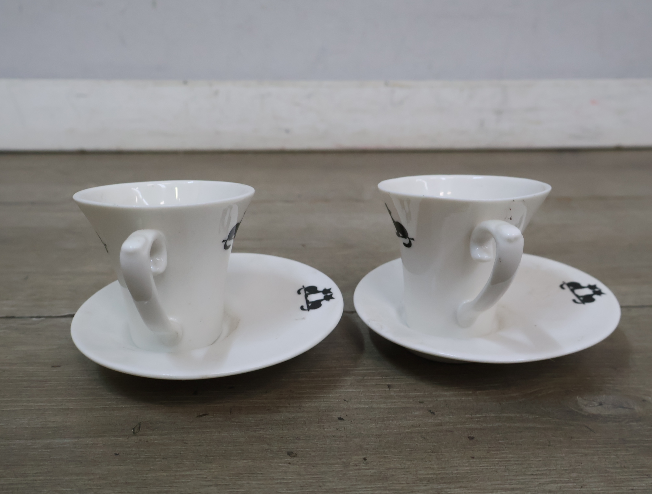 Set van 2 porseleinen kop en schotels – foto 5 – kavel bij GSD Auctions, Zoeterwoude