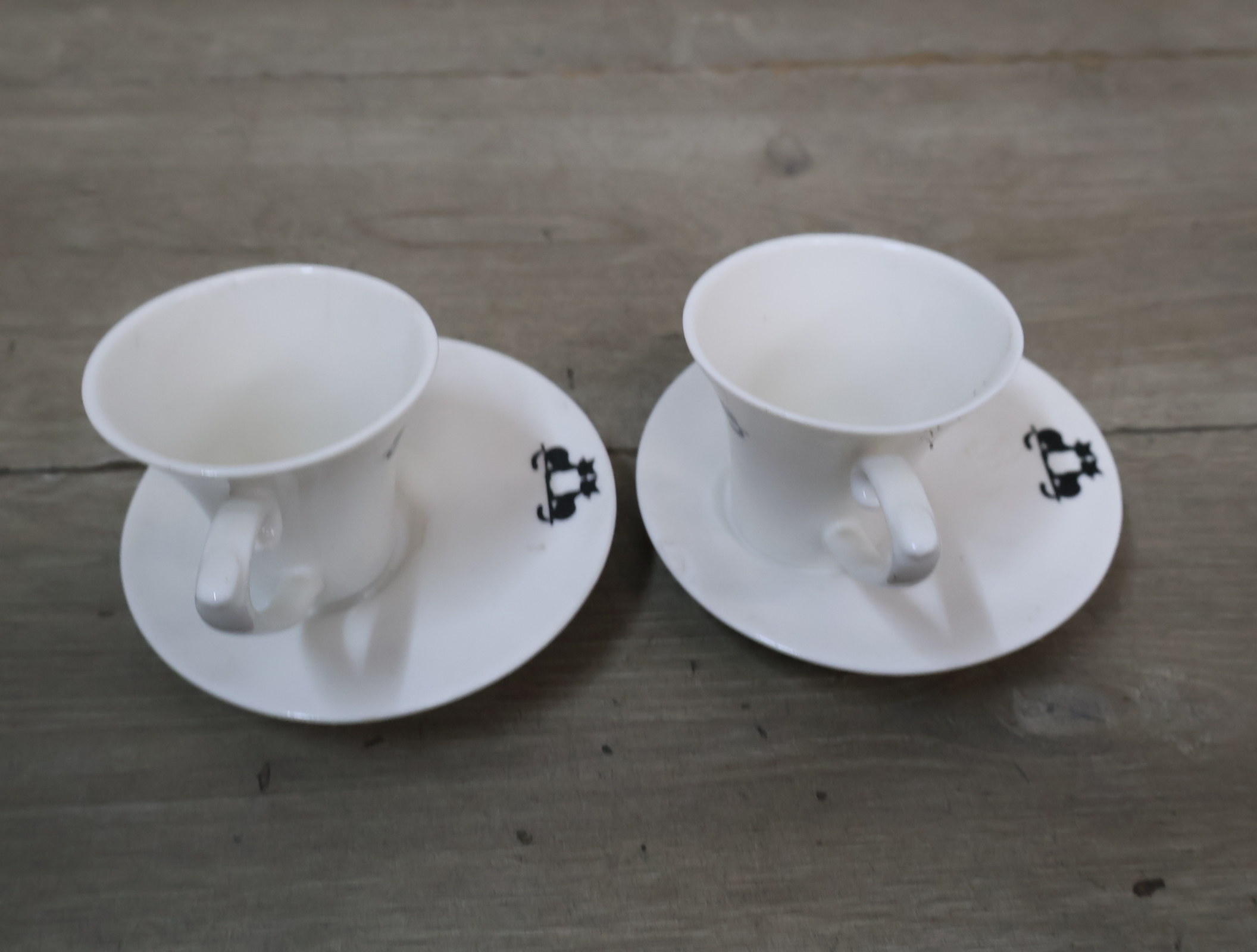 Set van 2 porseleinen kop en schotels – foto 6 – kavel bij GSD Auctions, Zoeterwoude