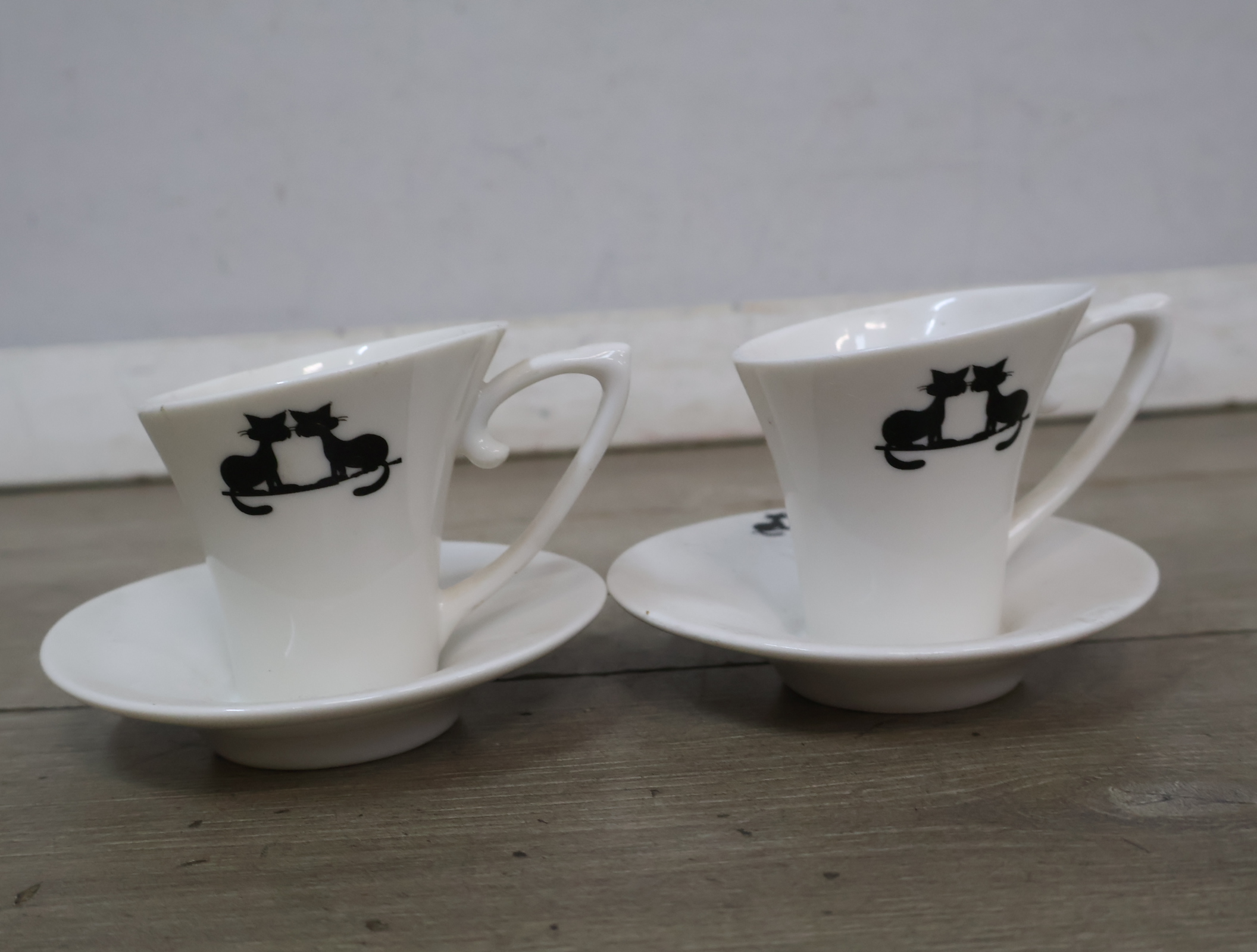 Set van 2 porseleinen kop en schotels – foto 7 – kavel bij GSD Auctions, Zoeterwoude