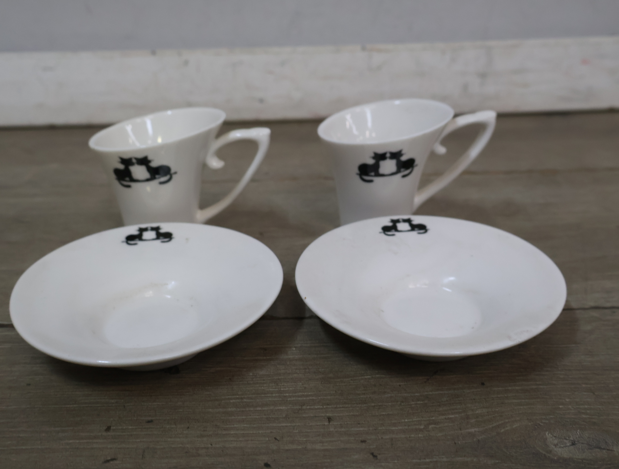 Set van 2 porseleinen kop en schotels – foto 8 – kavel bij GSD Auctions, Zoeterwoude