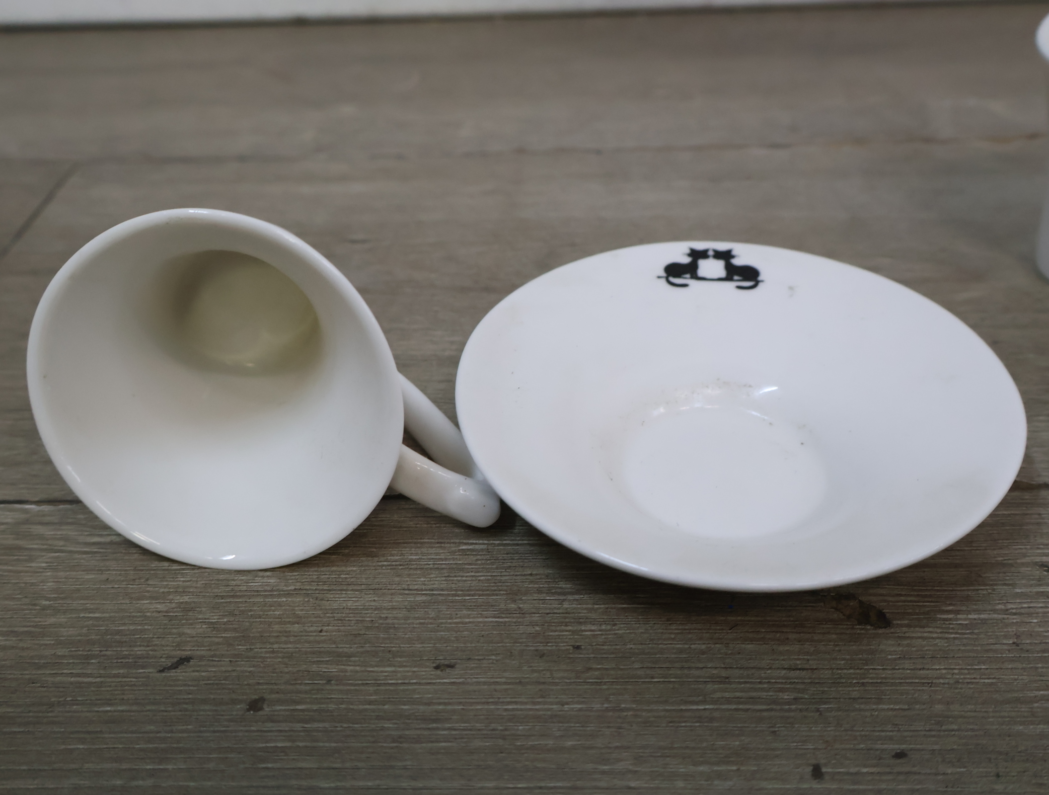 Set van 2 porseleinen kop en schotels – foto 11 – kavel bij GSD Auctions, Zoeterwoude