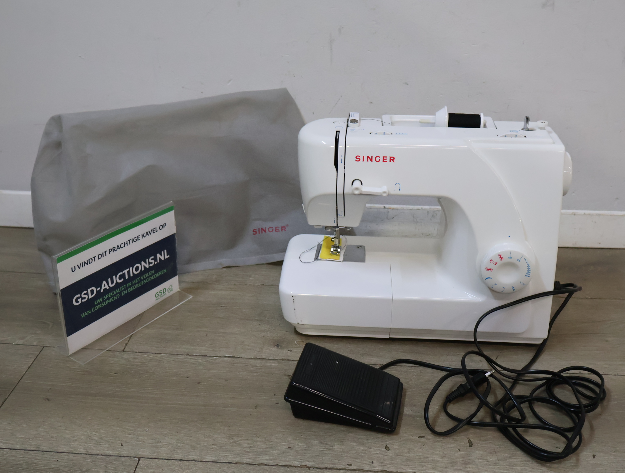 Singer naaimachine met voetpedaal – foto 2 – kavel bij GSD Auctions, Zoeterwoude