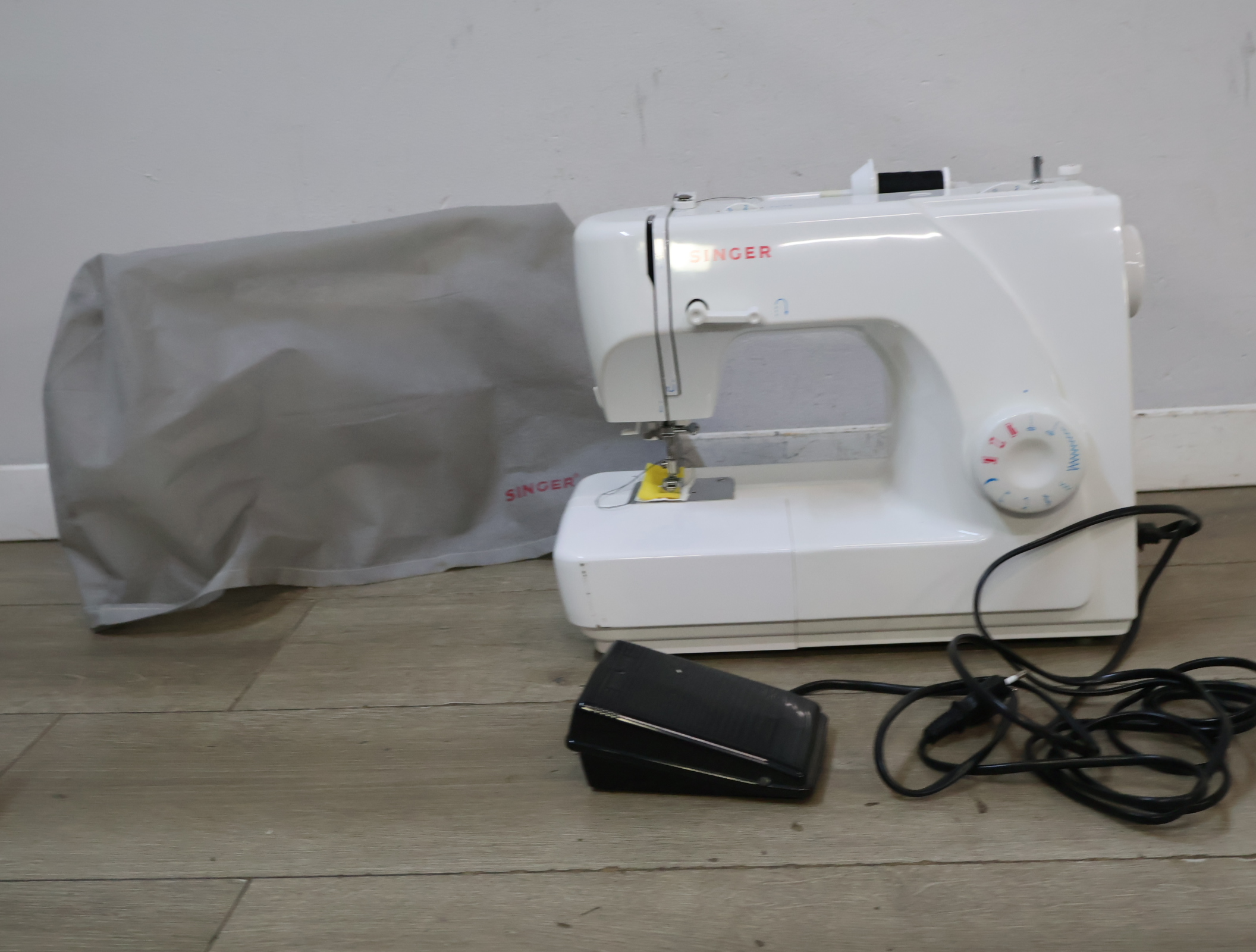 Singer naaimachine met voetpedaal – foto 3 – kavel bij GSD Auctions, Zoeterwoude