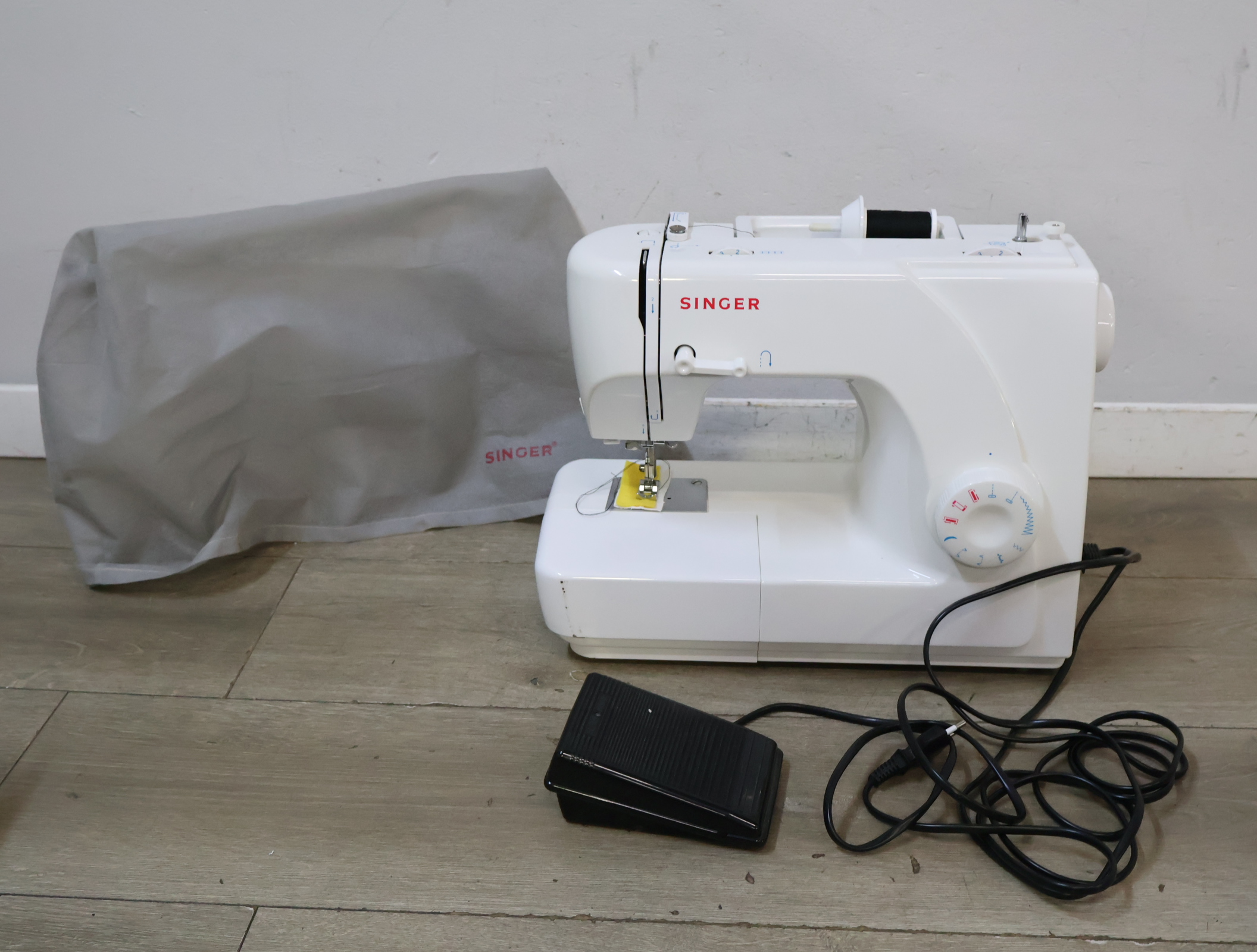 Singer naaimachine met voetpedaal – foto 4 – kavel bij GSD Auctions, Zoeterwoude