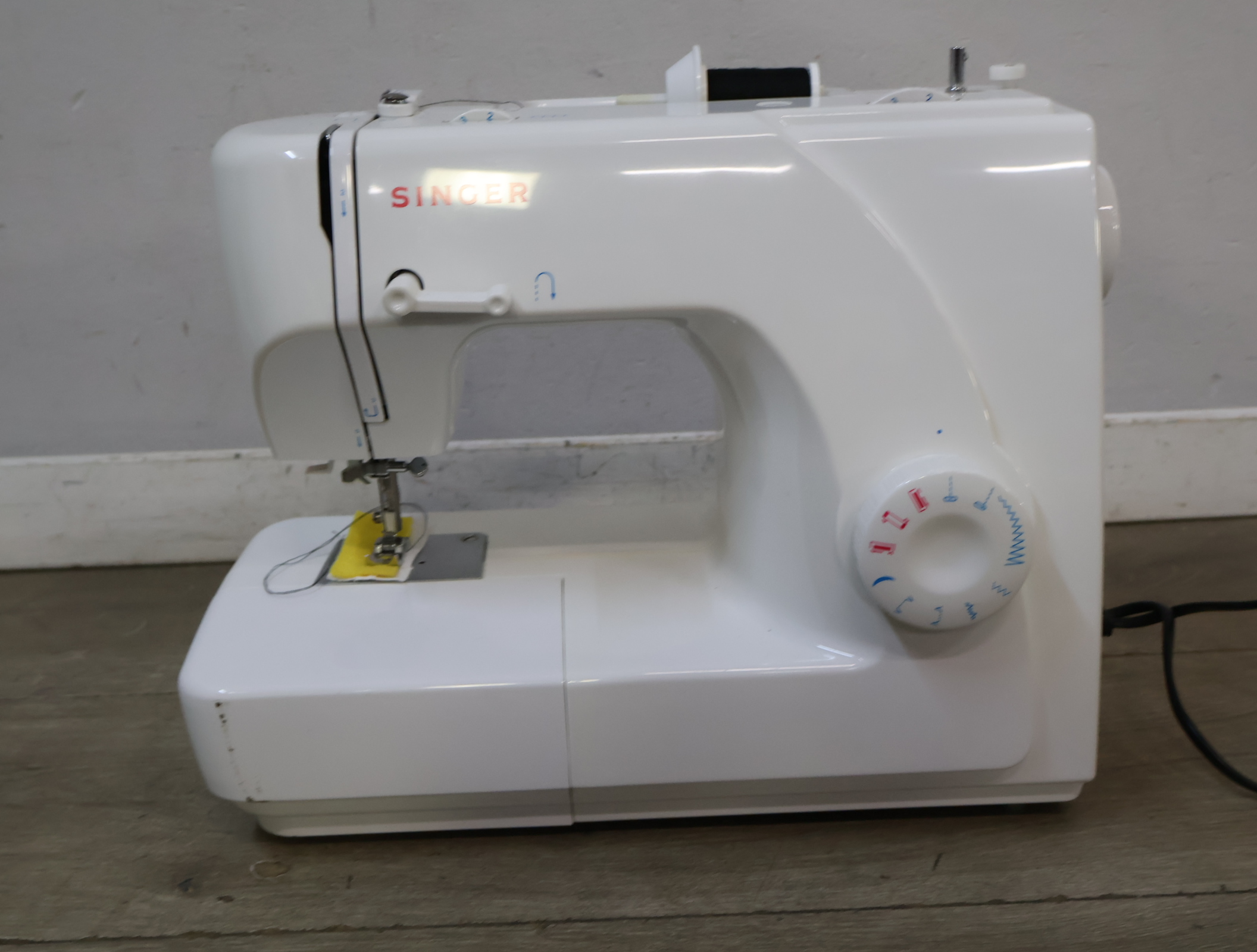 Singer naaimachine met voetpedaal – foto 9 – kavel bij GSD Auctions, Zoeterwoude