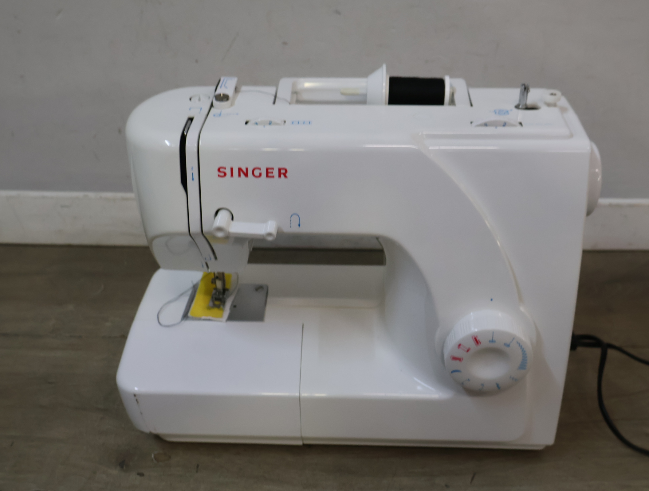 Singer naaimachine met voetpedaal – foto 10 – kavel bij GSD Auctions, Zoeterwoude