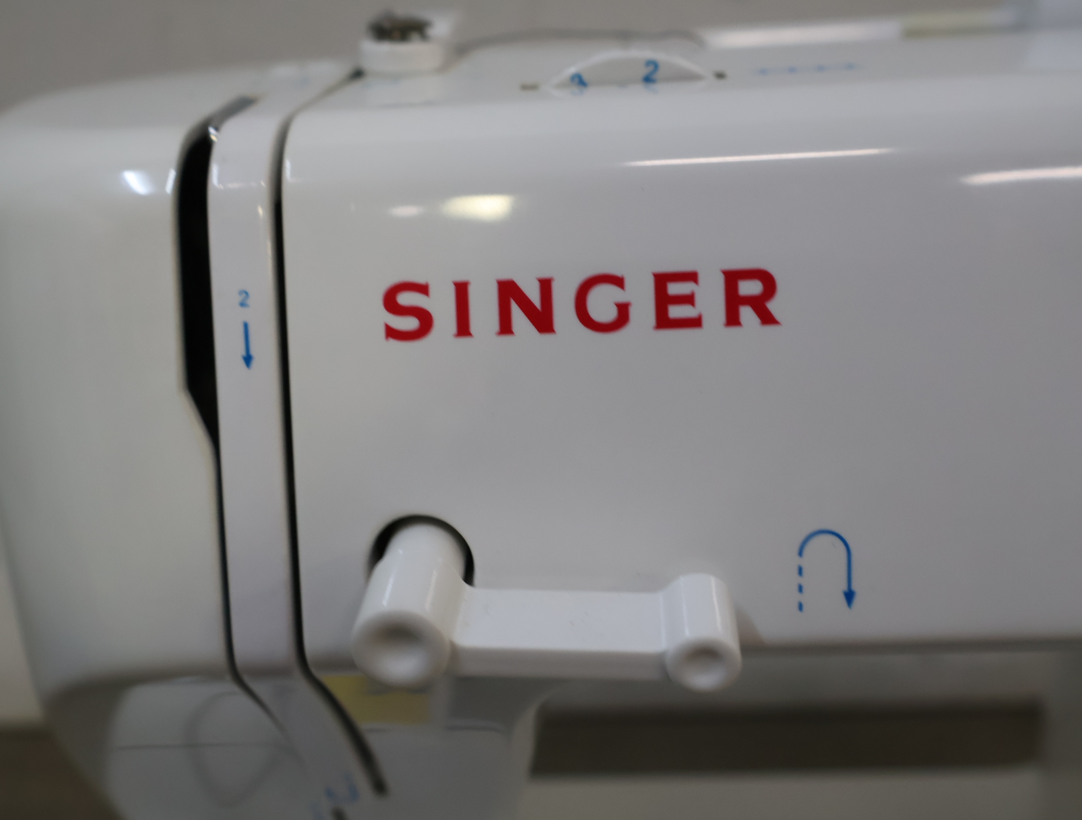 Singer naaimachine met voetpedaal – foto 12 – kavel bij GSD Auctions, Zoeterwoude