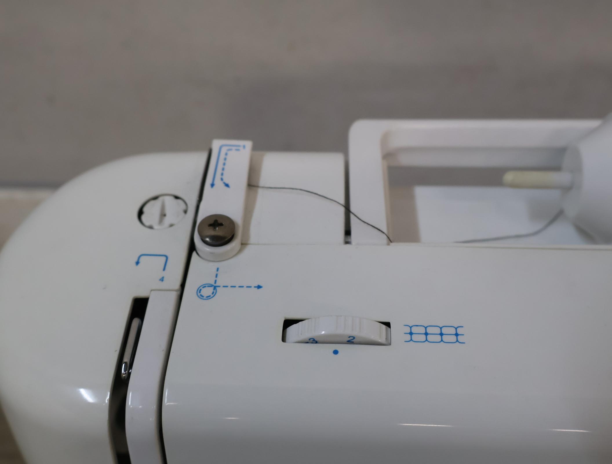 Singer naaimachine met voetpedaal – foto 14 – kavel bij GSD Auctions, Zoeterwoude