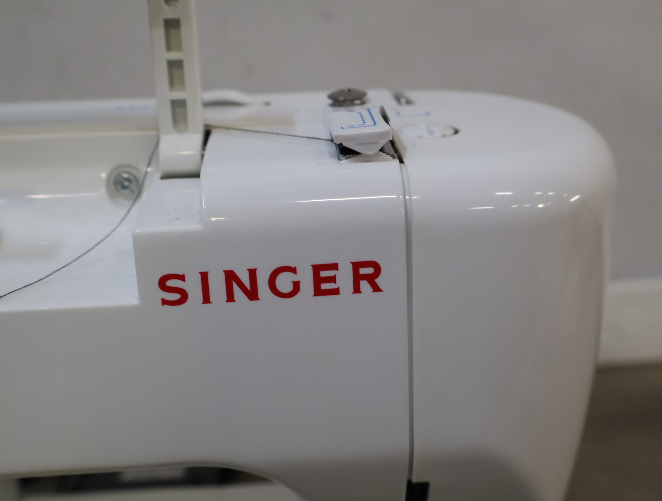 Singer naaimachine met voetpedaal – foto 18 – kavel bij GSD Auctions, Zoeterwoude