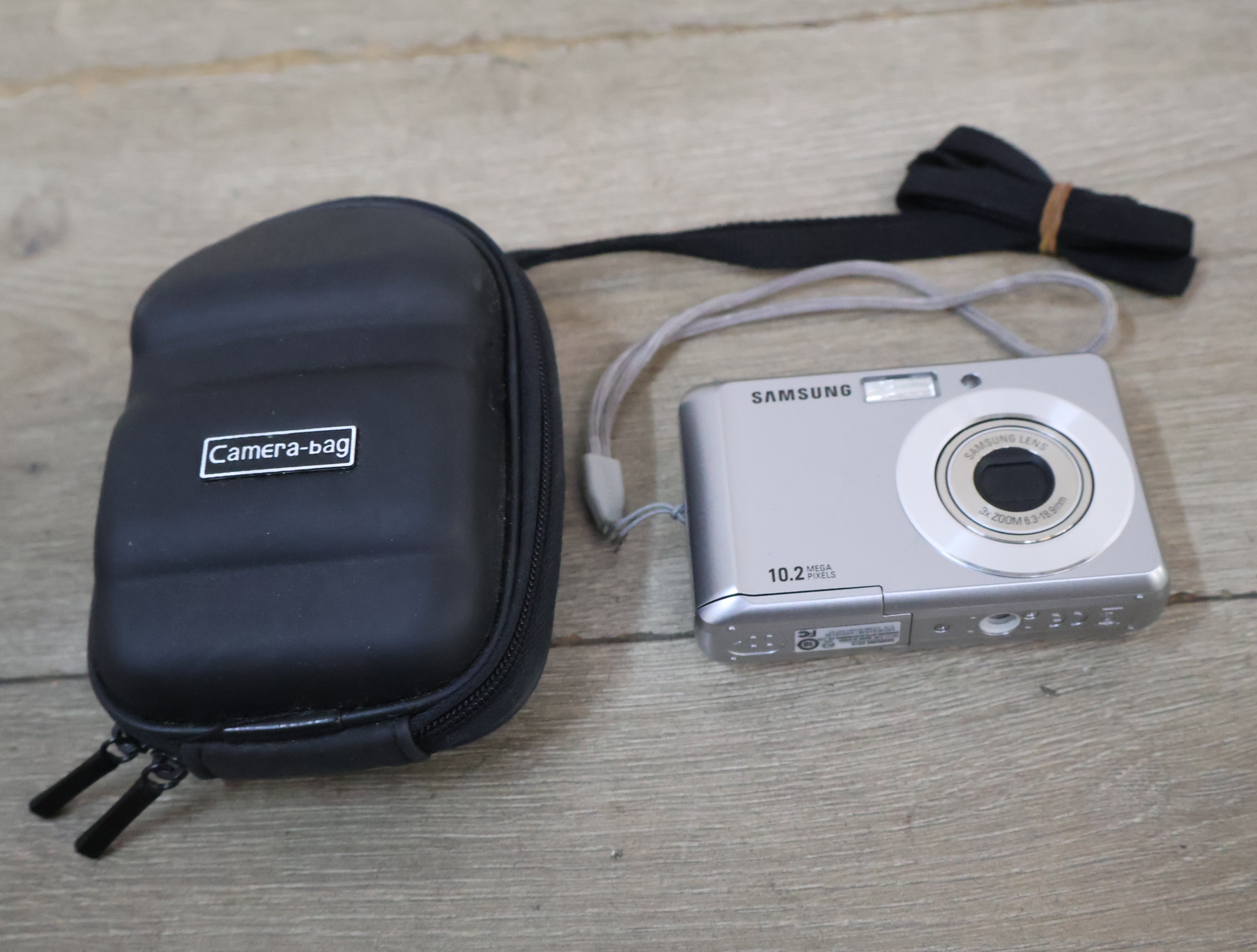 Samsung digitale camera met cameratas – foto 3 – kavel bij GSD Auctions, Zoeterwoude