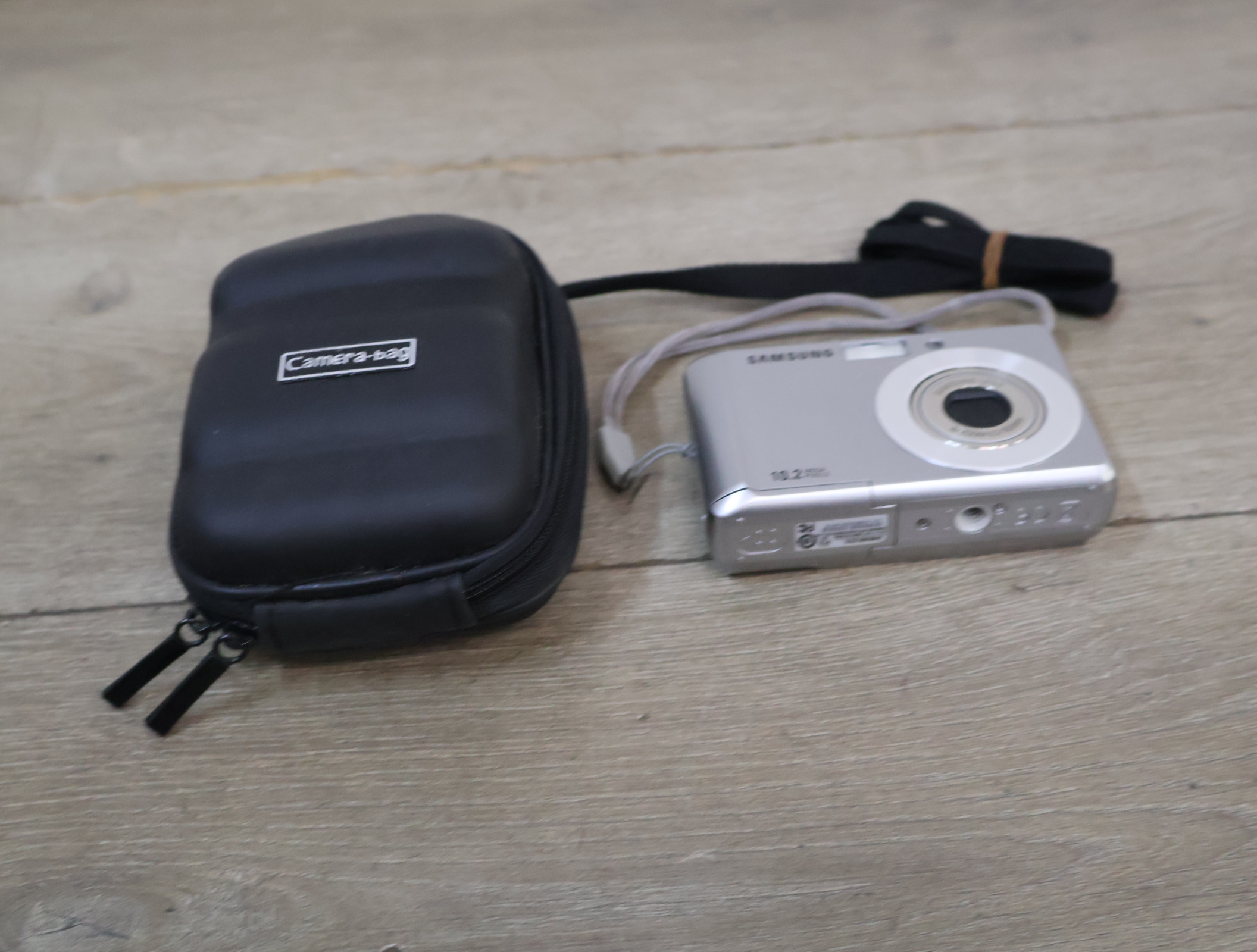 Samsung digitale camera met cameratas – foto 4 – kavel bij GSD Auctions, Zoeterwoude