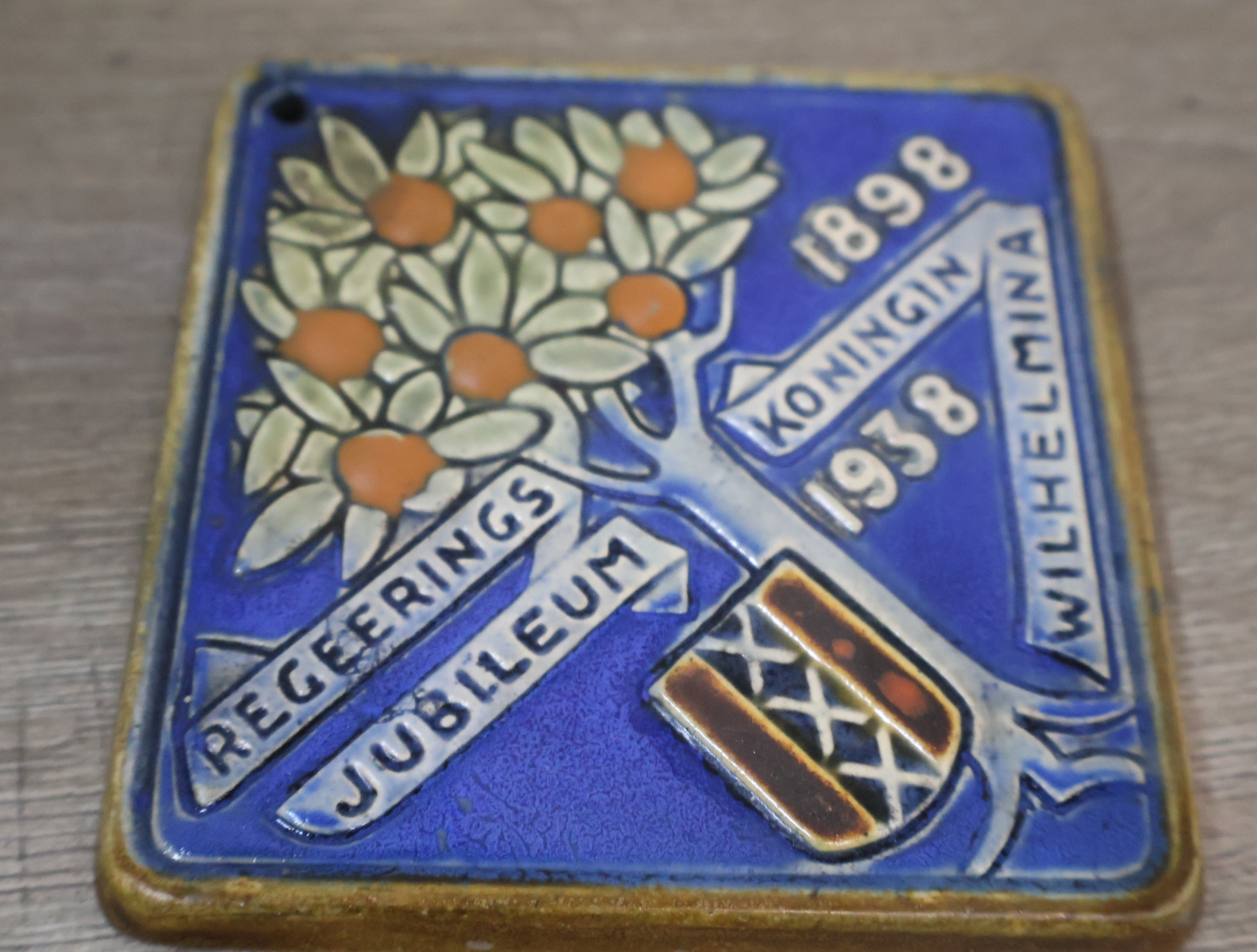 Tegel - Regeringsjubileum Koningin Wilhelmina 1898-1938 – foto 3 – kavel bij GSD Auctions, Zoeterwoude