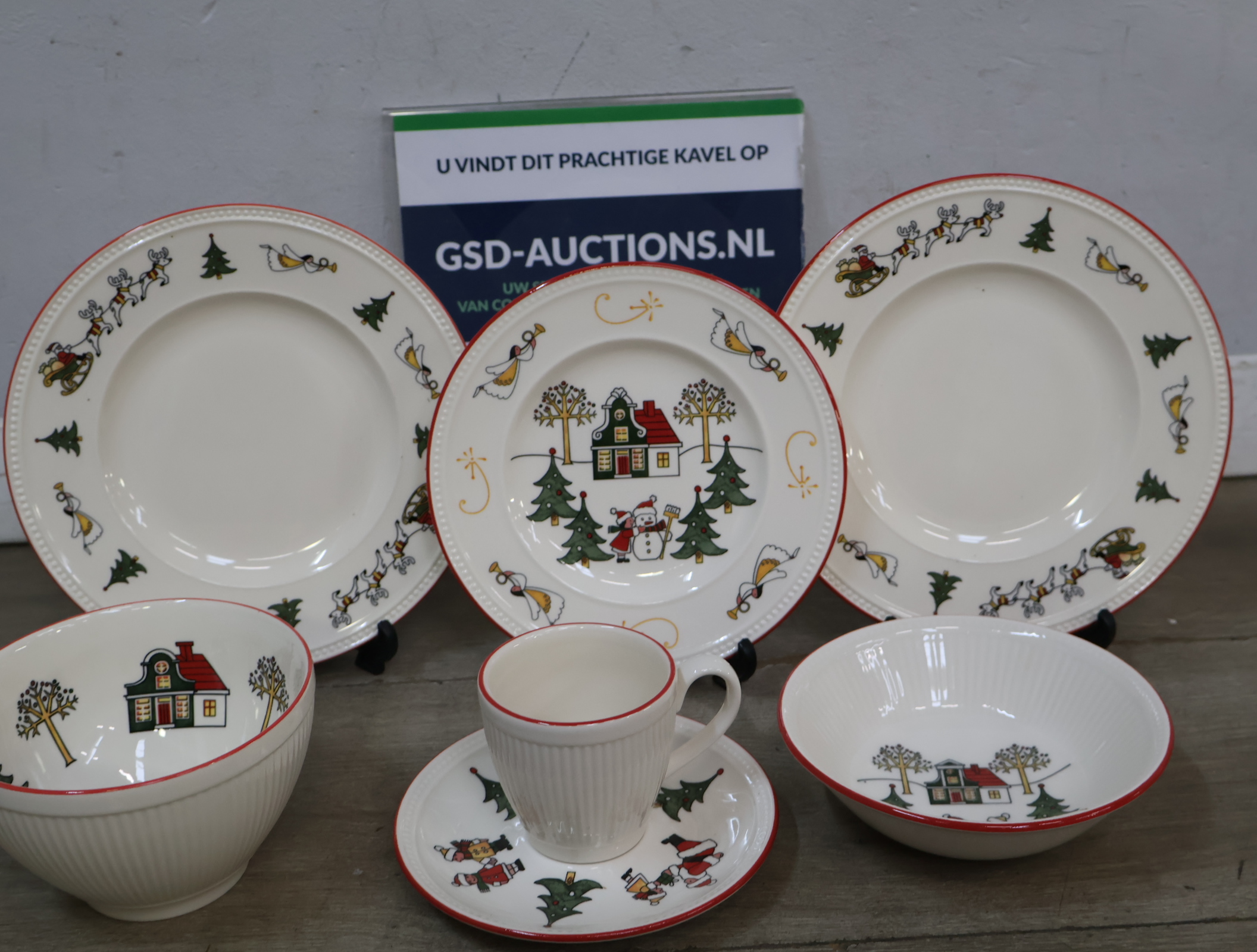 Wedgwood Kerstservies - Windsor Christmas – kavel bij GSD Auctions, Zoeterwoude