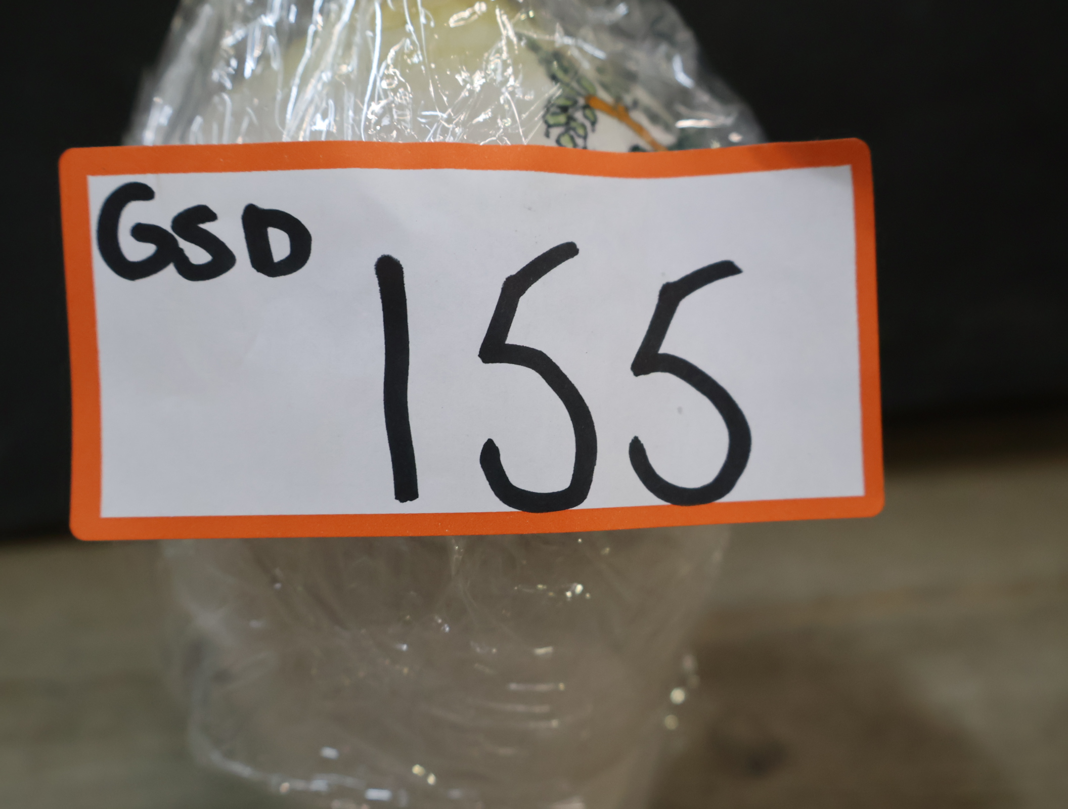 Wit porseleinen vaas met gekleurd landschap – foto 18 – kavel bij GSD Auctions, Zoeterwoude