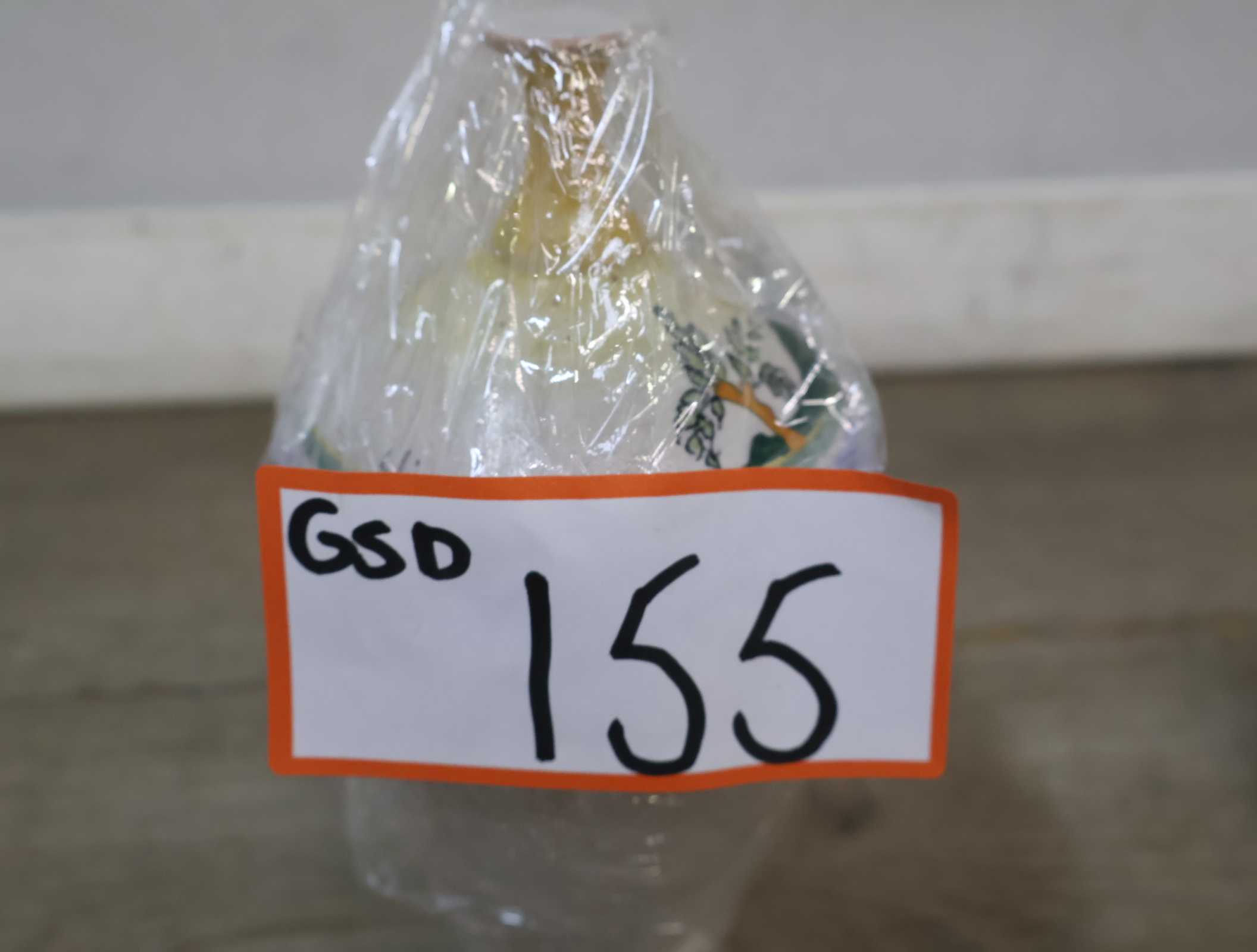 Wit porseleinen vaas met gekleurd landschap – foto 19 – kavel bij GSD Auctions, Zoeterwoude