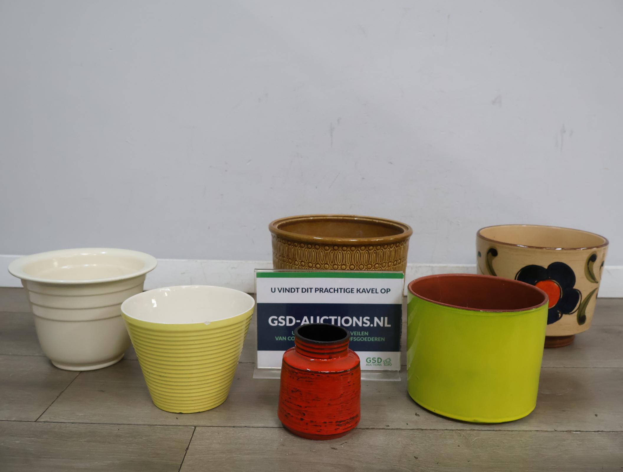 Set van 6 diverse keramieken potten – foto 2 – kavel bij GSD Auctions, Zoeterwoude