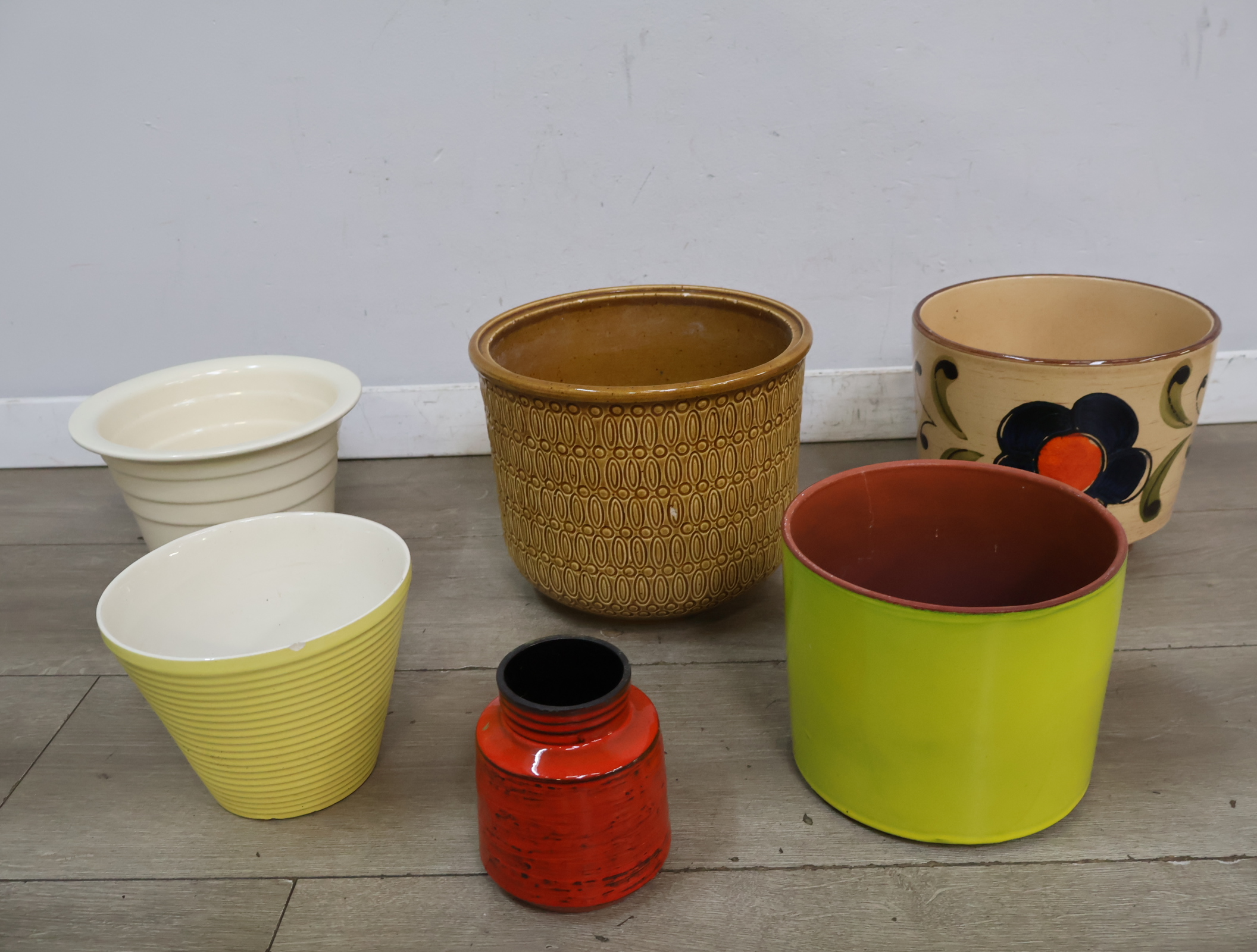 Set van 6 diverse keramieken potten – foto 3 – kavel bij GSD Auctions, Zoeterwoude