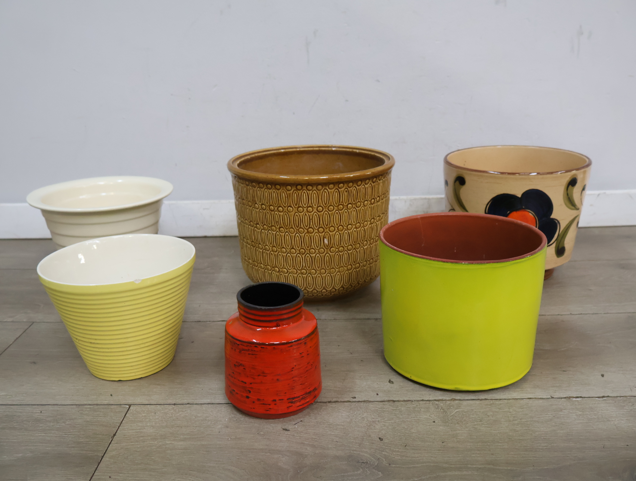 Set van 6 diverse keramieken potten – foto 4 – kavel bij GSD Auctions, Zoeterwoude