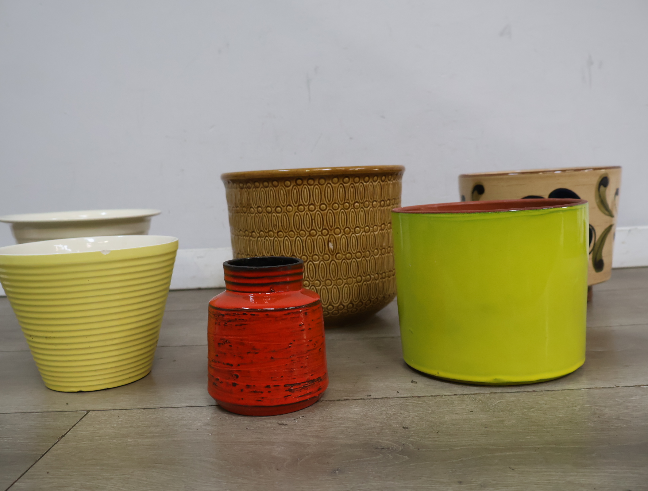 Set van 6 diverse keramieken potten – foto 5 – kavel bij GSD Auctions, Zoeterwoude