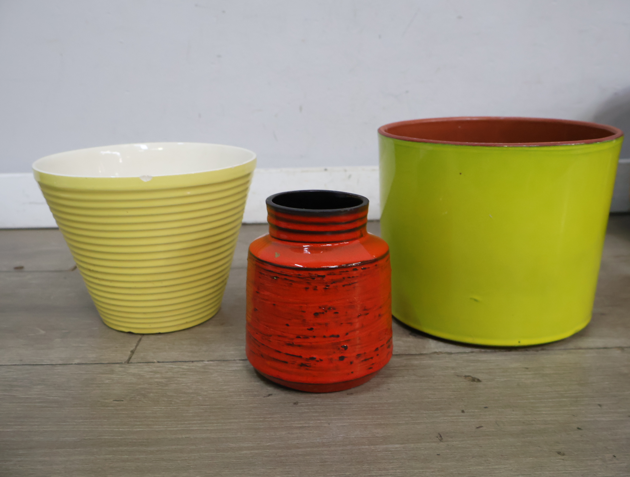 Set van 6 diverse keramieken potten – foto 13 – kavel bij GSD Auctions, Zoeterwoude
