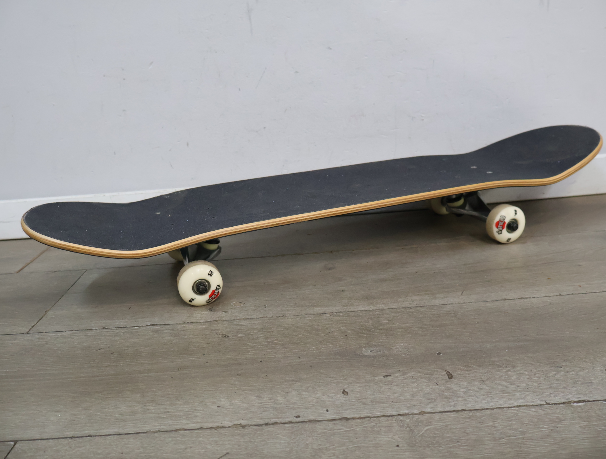 Skateboard – foto 3 – kavel bij GSD Auctions, Zoeterwoude