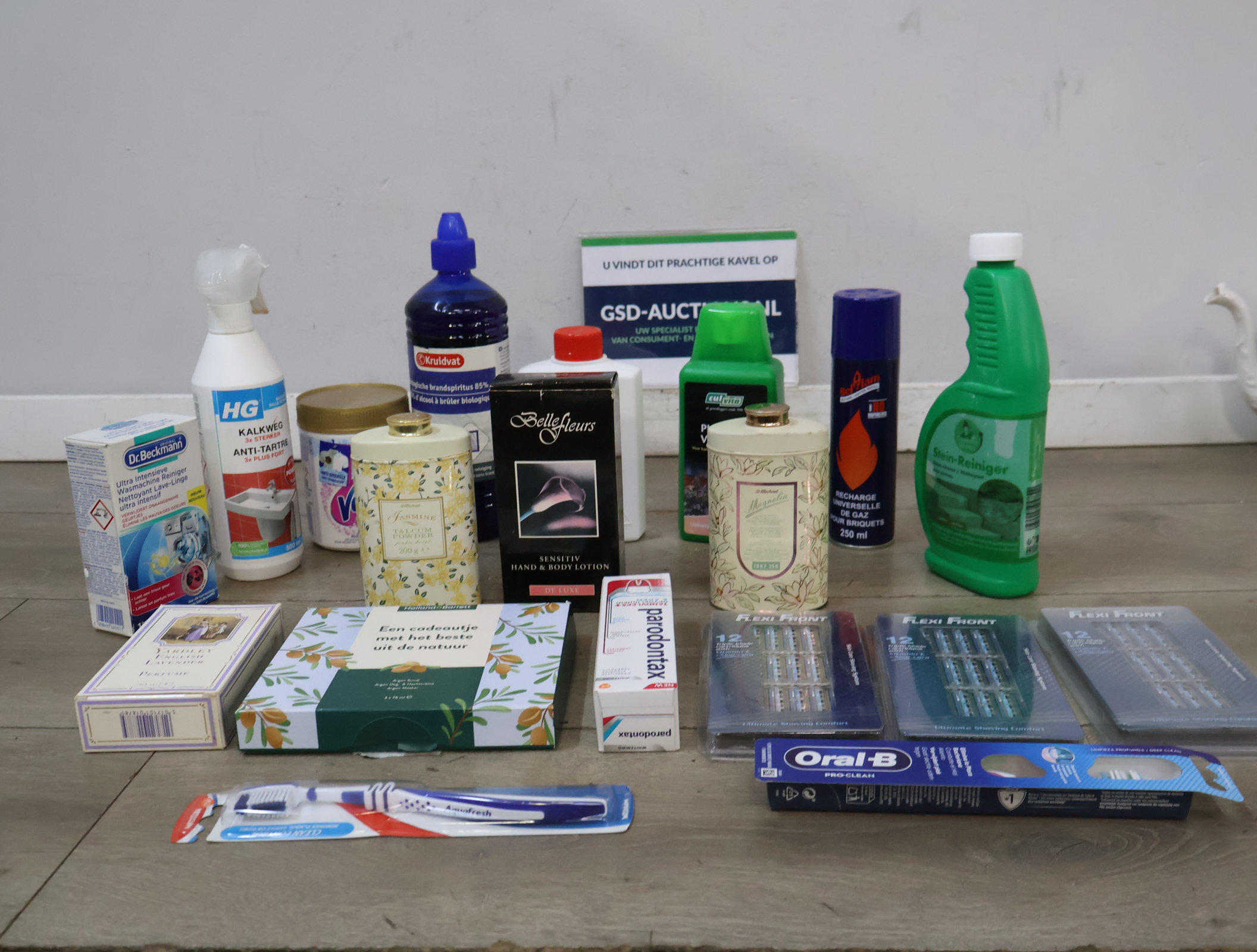 Diverse verzorgings-, schoonmaak- en huishoudproducten – foto 2 – kavel bij GSD Auctions, Zoeterwoude