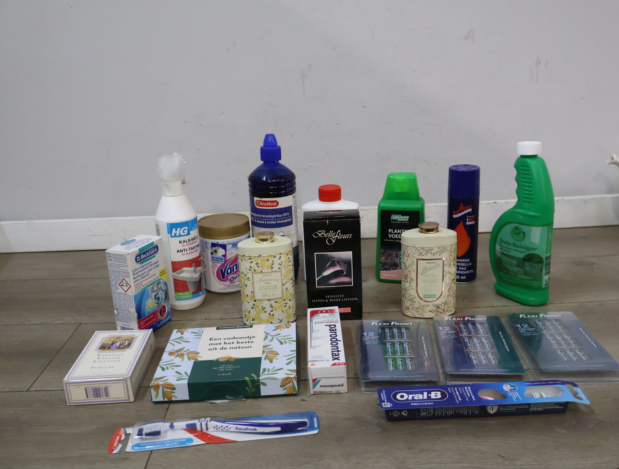Diverse verzorgings-, schoonmaak- en huishoudproducten – foto 3 – kavel bij GSD Auctions, Zoeterwoude