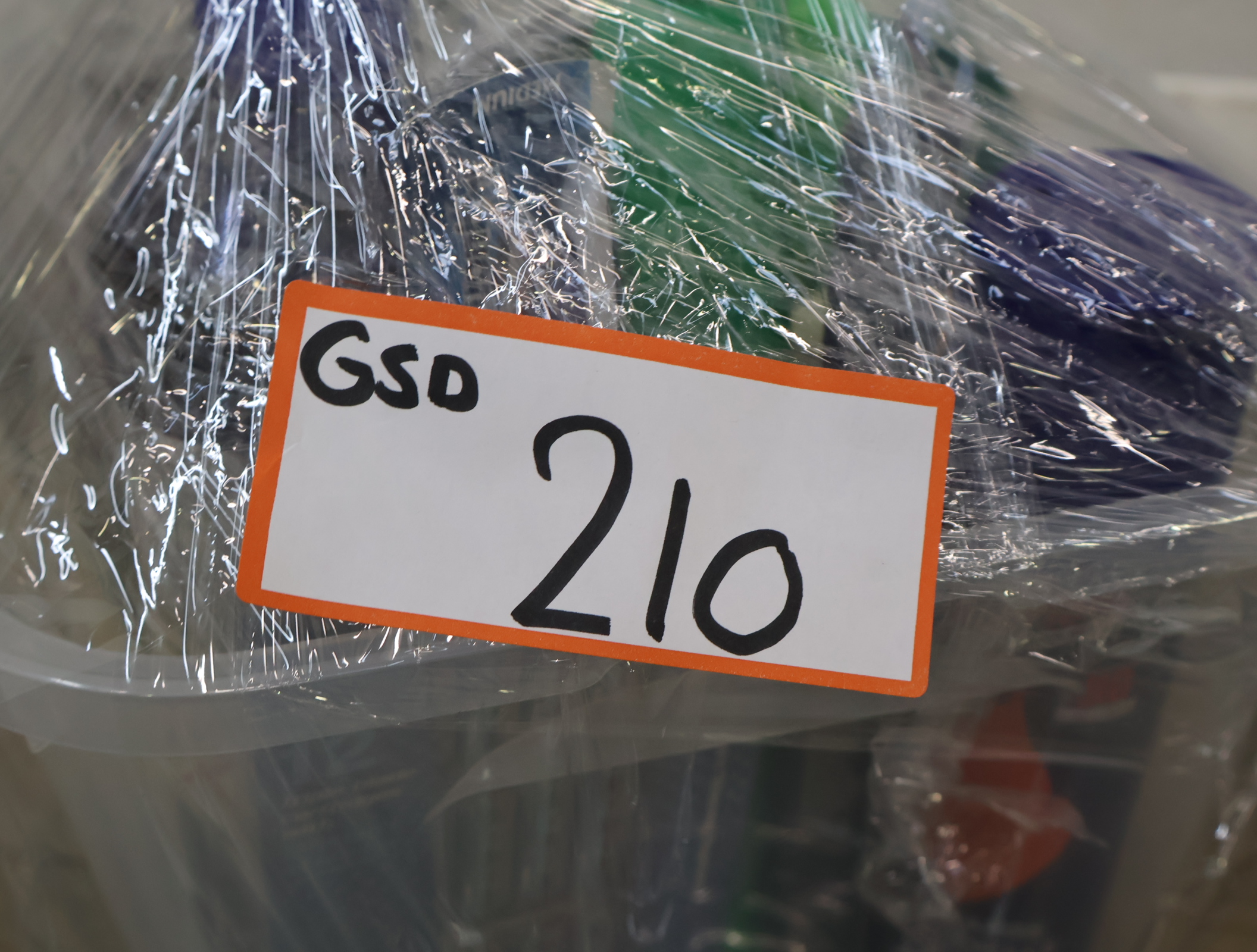 Diverse verzorgings-, schoonmaak- en huishoudproducten – foto 16 – kavel bij GSD Auctions, Zoeterwoude