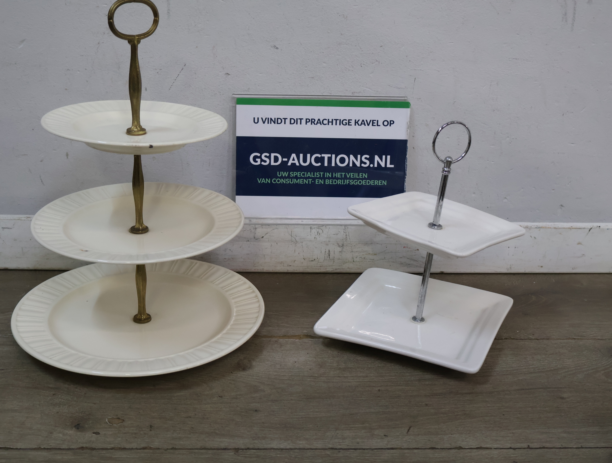 Set van 2 etagères – kavel bij GSD Auctions, Zoeterwoude