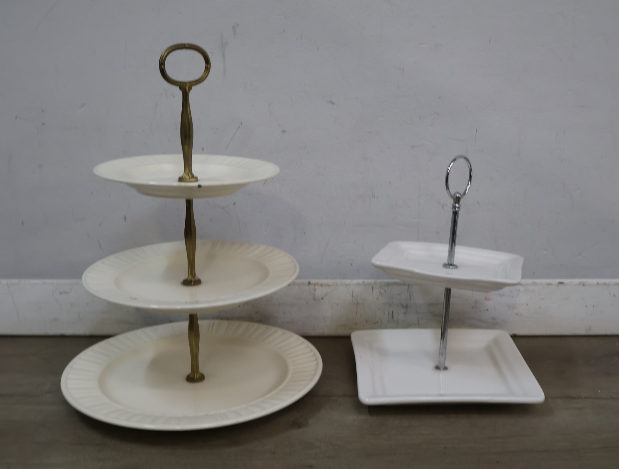 Set van 2 etagères – foto 3 – kavel bij GSD Auctions, Zoeterwoude