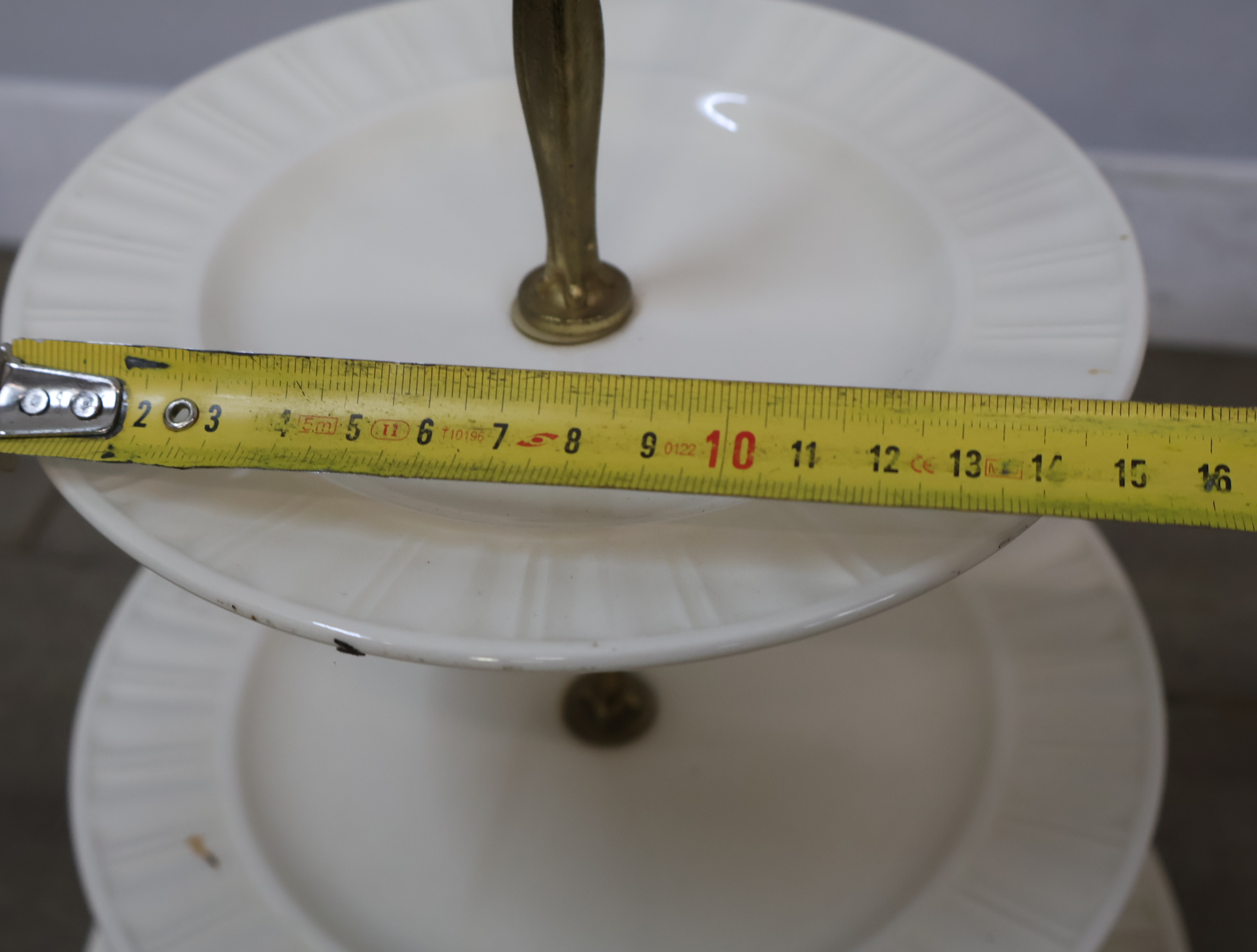 Set van 2 etagères – foto 19 – kavel bij GSD Auctions, Zoeterwoude