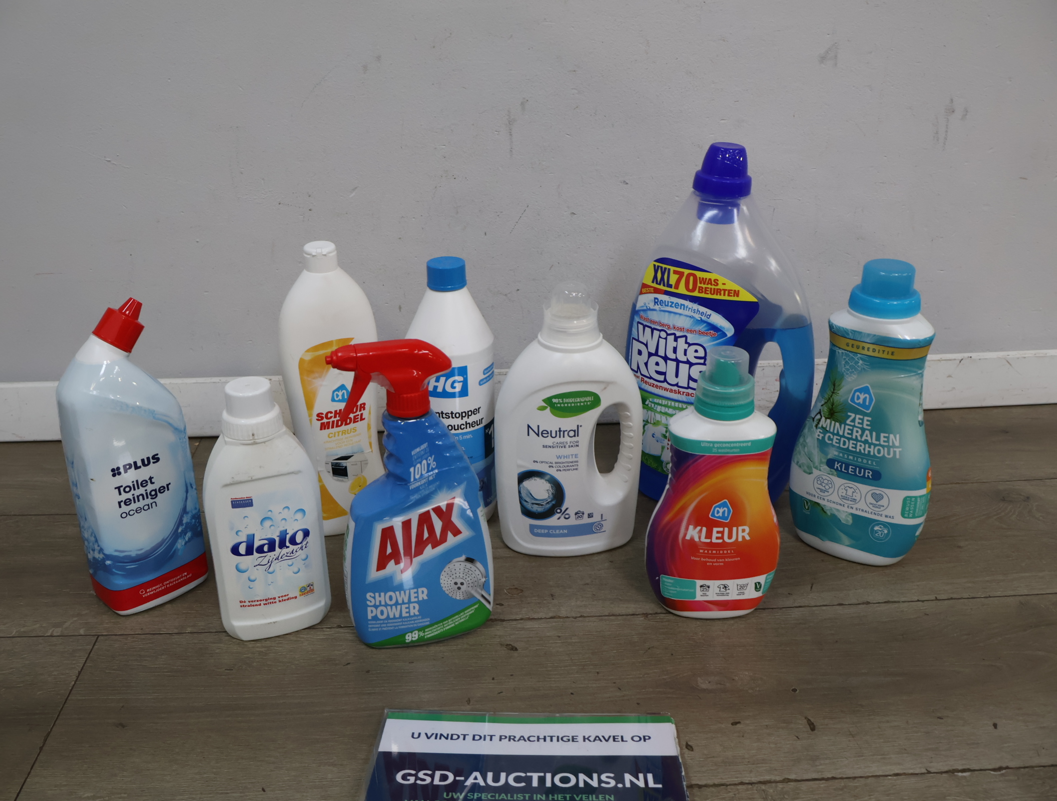 Verzameling huis- en wasmiddelen – foto 2 – kavel bij GSD Auctions, Zoeterwoude