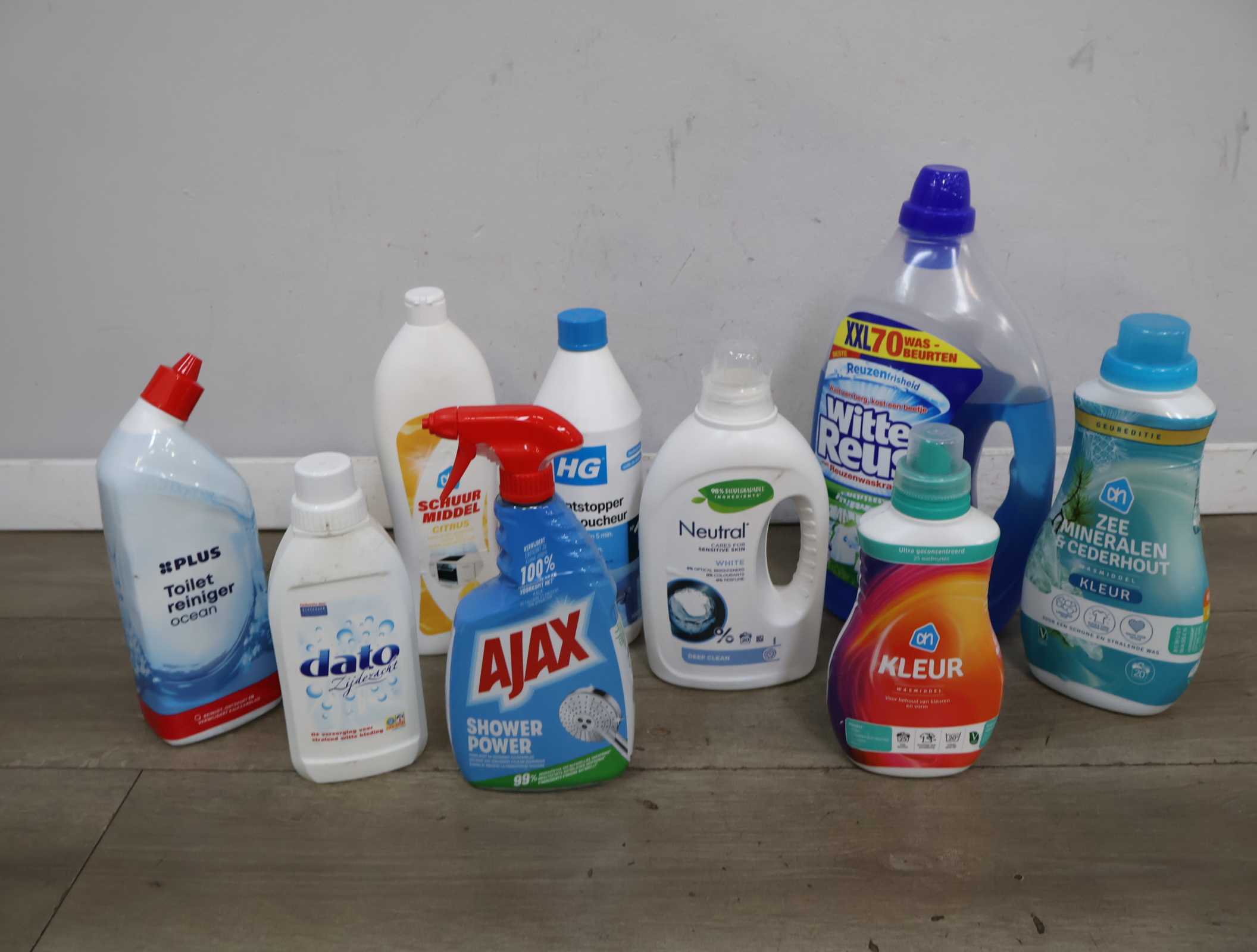 Verzameling huis- en wasmiddelen – foto 4 – kavel bij GSD Auctions, Zoeterwoude