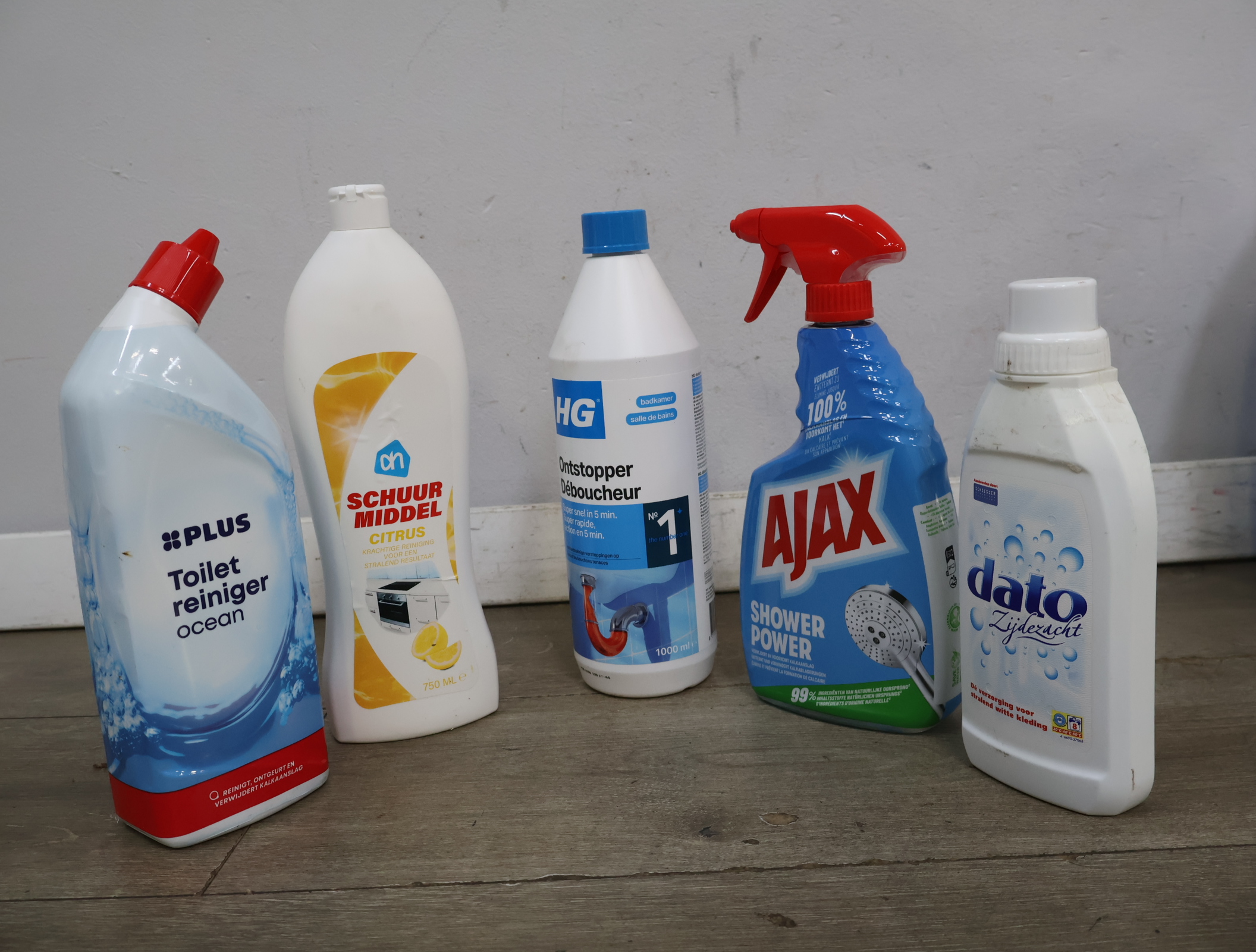 Verzameling huis- en wasmiddelen – foto 6 – kavel bij GSD Auctions, Zoeterwoude