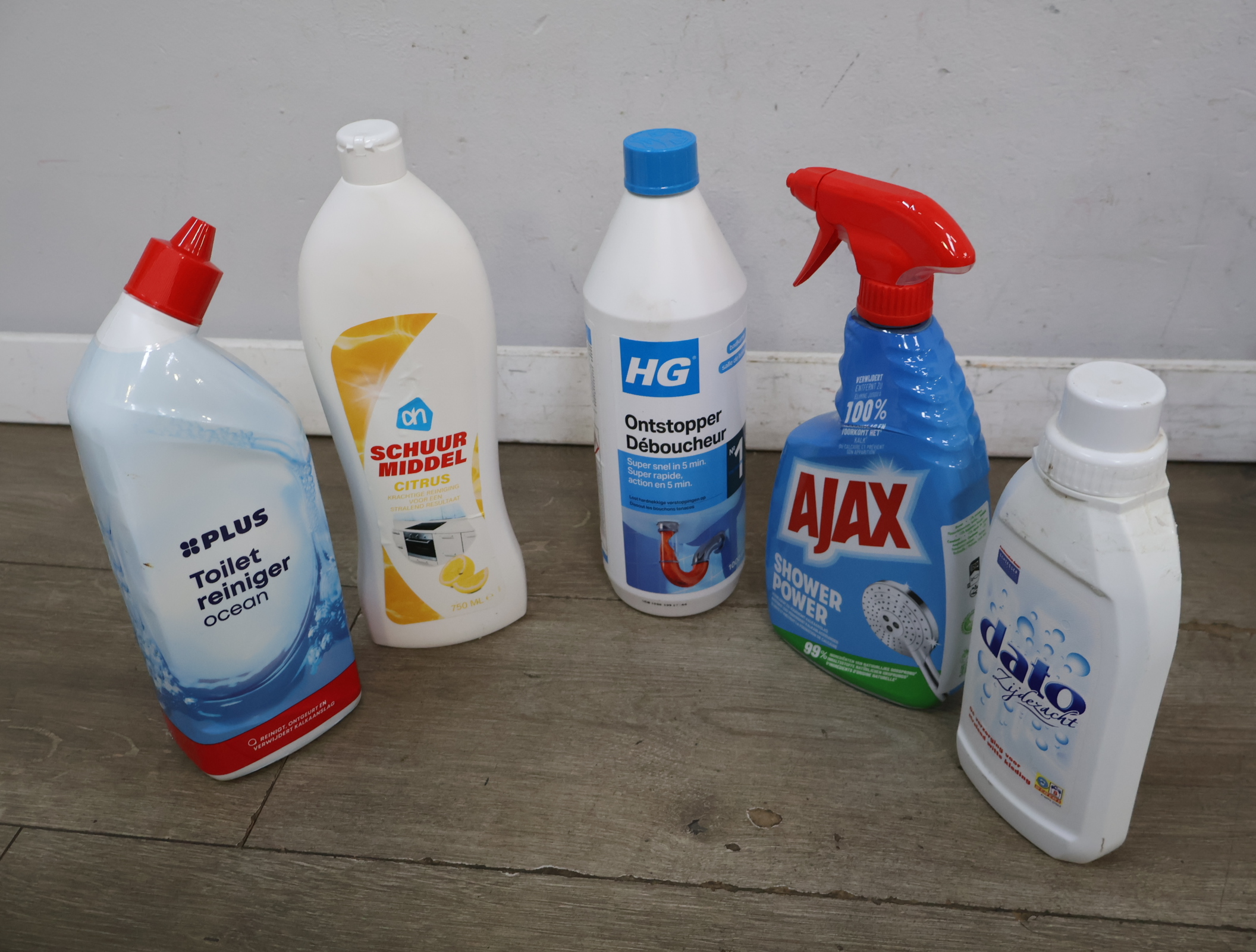 Verzameling huis- en wasmiddelen – foto 7 – kavel bij GSD Auctions, Zoeterwoude