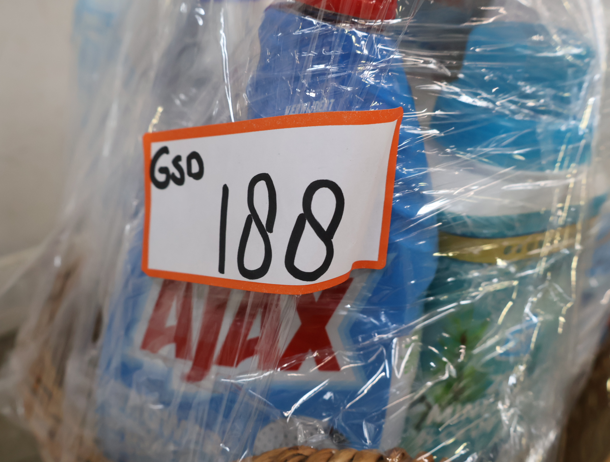 Verzameling huis- en wasmiddelen – foto 8 – kavel bij GSD Auctions, Zoeterwoude