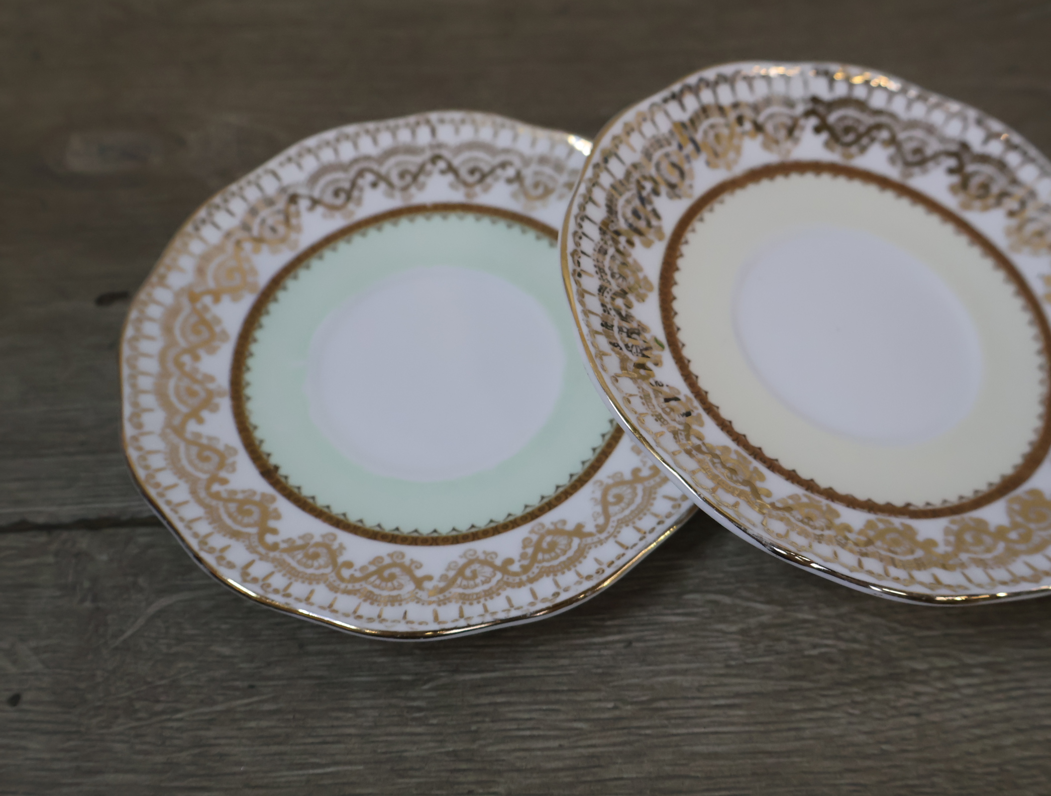 Porseleinen theepot met twee kop en schotels – foto 9 – kavel bij GSD Auctions, Zoeterwoude