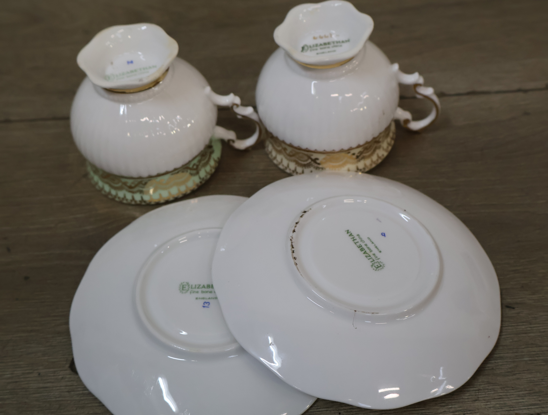 Porseleinen theepot met twee kop en schotels – foto 10 – kavel bij GSD Auctions, Zoeterwoude