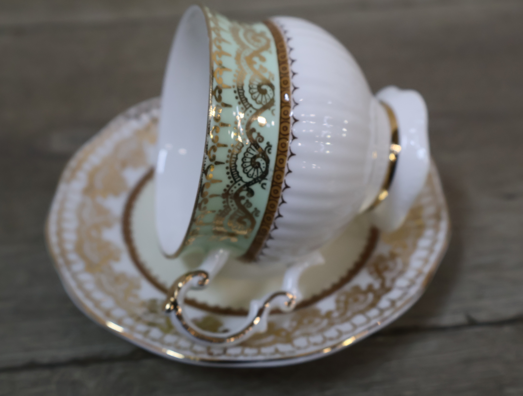 Porseleinen theepot met twee kop en schotels – foto 11 – kavel bij GSD Auctions, Zoeterwoude