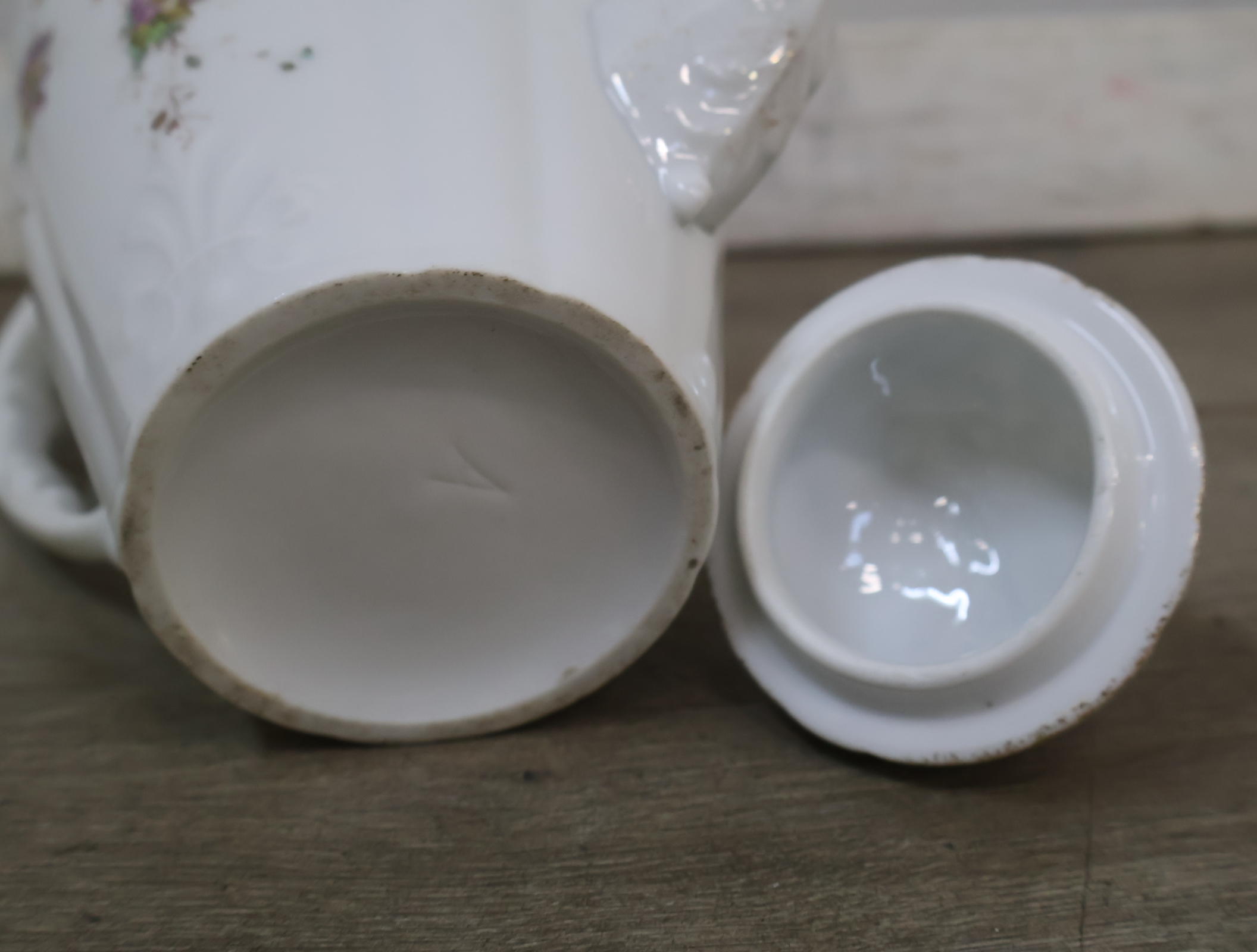 Porseleinen theepot met twee kop en schotels – foto 13 – kavel bij GSD Auctions, Zoeterwoude