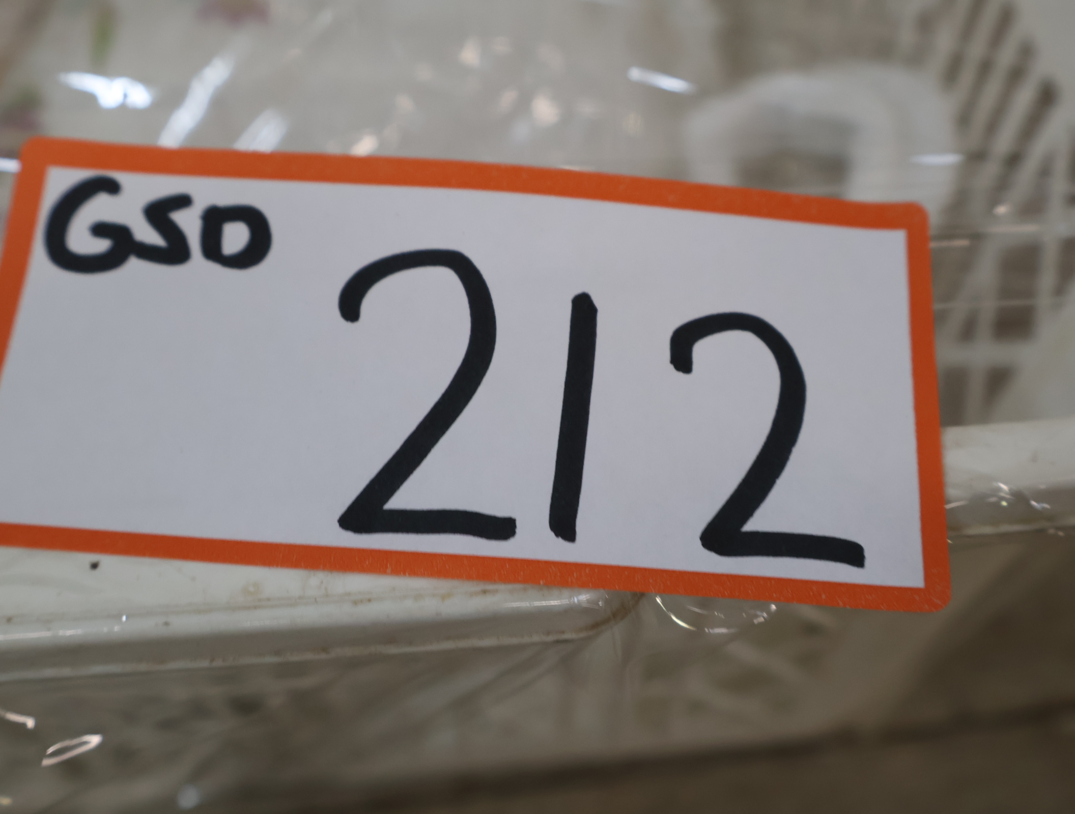 Porseleinen theepot met twee kop en schotels – foto 18 – kavel bij GSD Auctions, Zoeterwoude