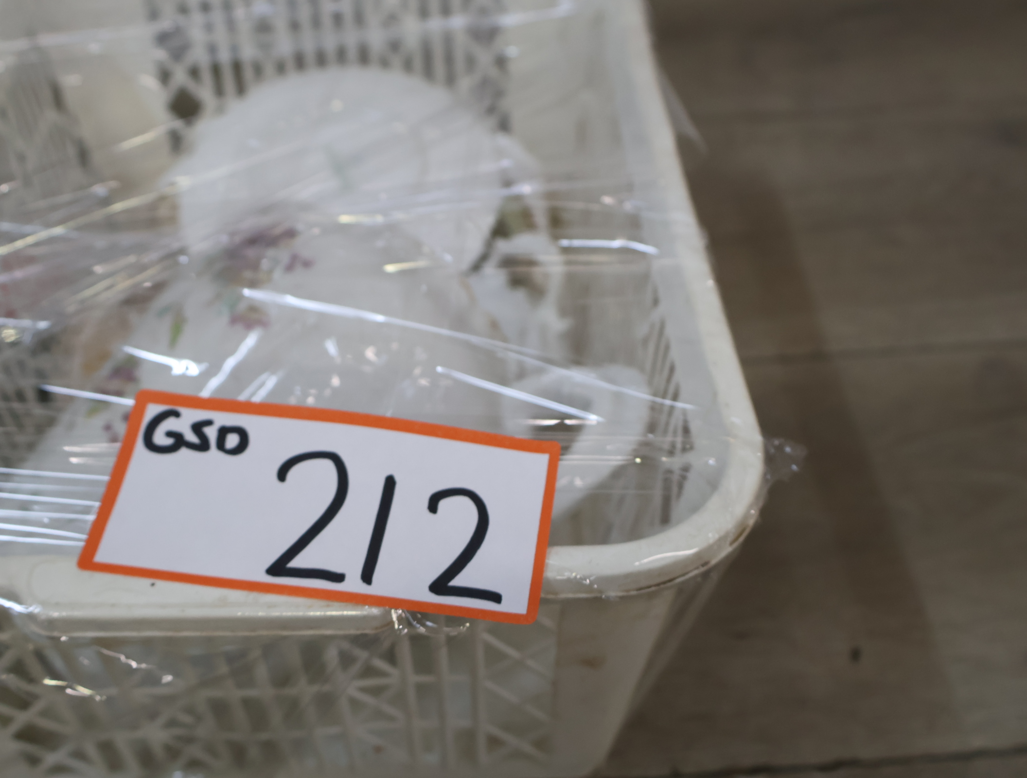 Porseleinen theepot met twee kop en schotels – foto 19 – kavel bij GSD Auctions, Zoeterwoude