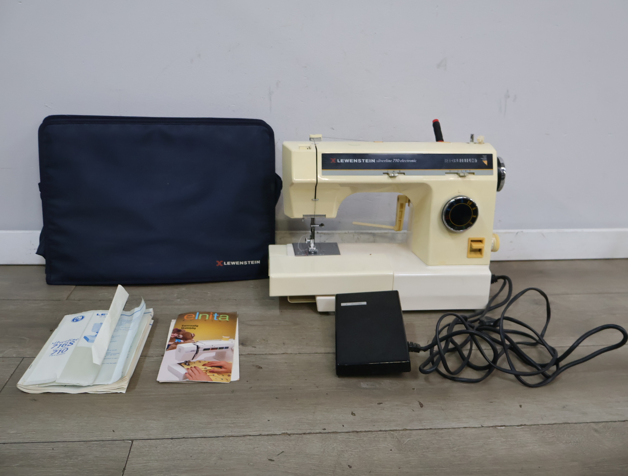 Lewenstein Silverline 710 elektronische naaimachine – foto 3 – kavel bij GSD Auctions, Zoeterwoude