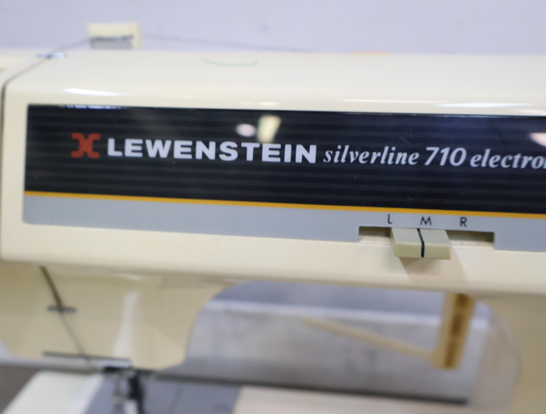 Lewenstein Silverline 710 elektronische naaimachine – foto 16 – kavel bij GSD Auctions, Zoeterwoude