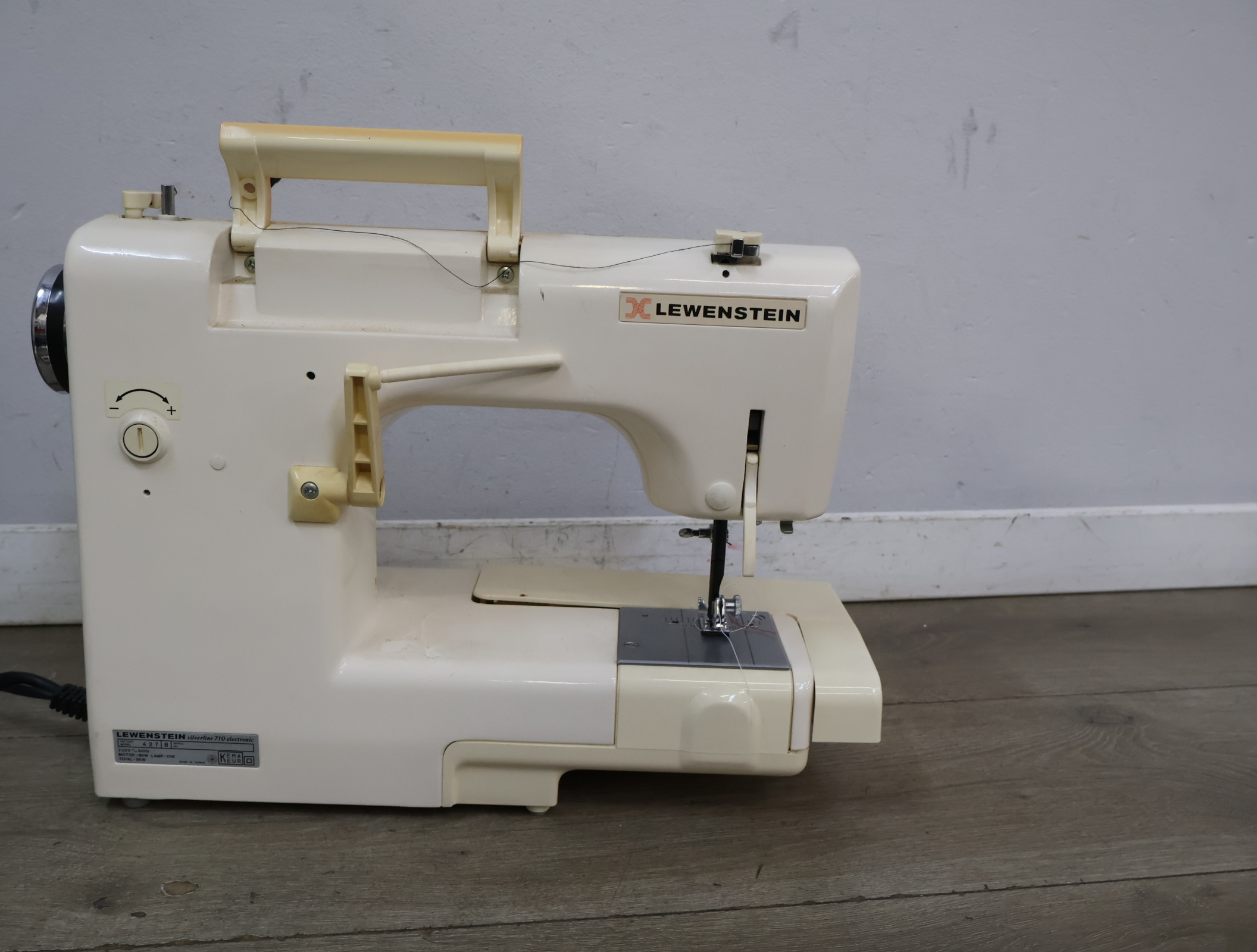 Lewenstein Silverline 710 elektronische naaimachine – foto 19 – kavel bij GSD Auctions, Zoeterwoude