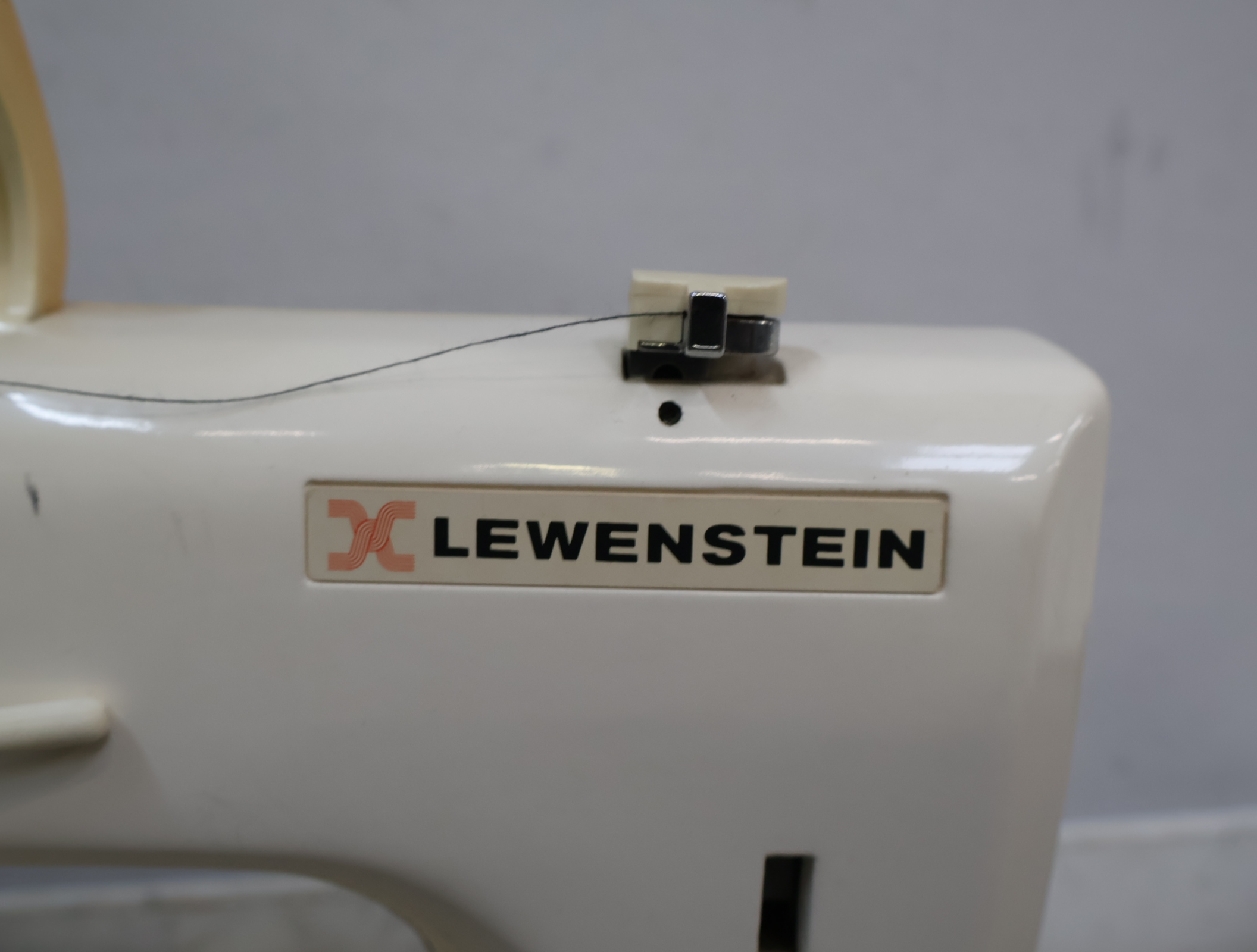 Lewenstein Silverline 710 elektronische naaimachine – foto 20 – kavel bij GSD Auctions, Zoeterwoude