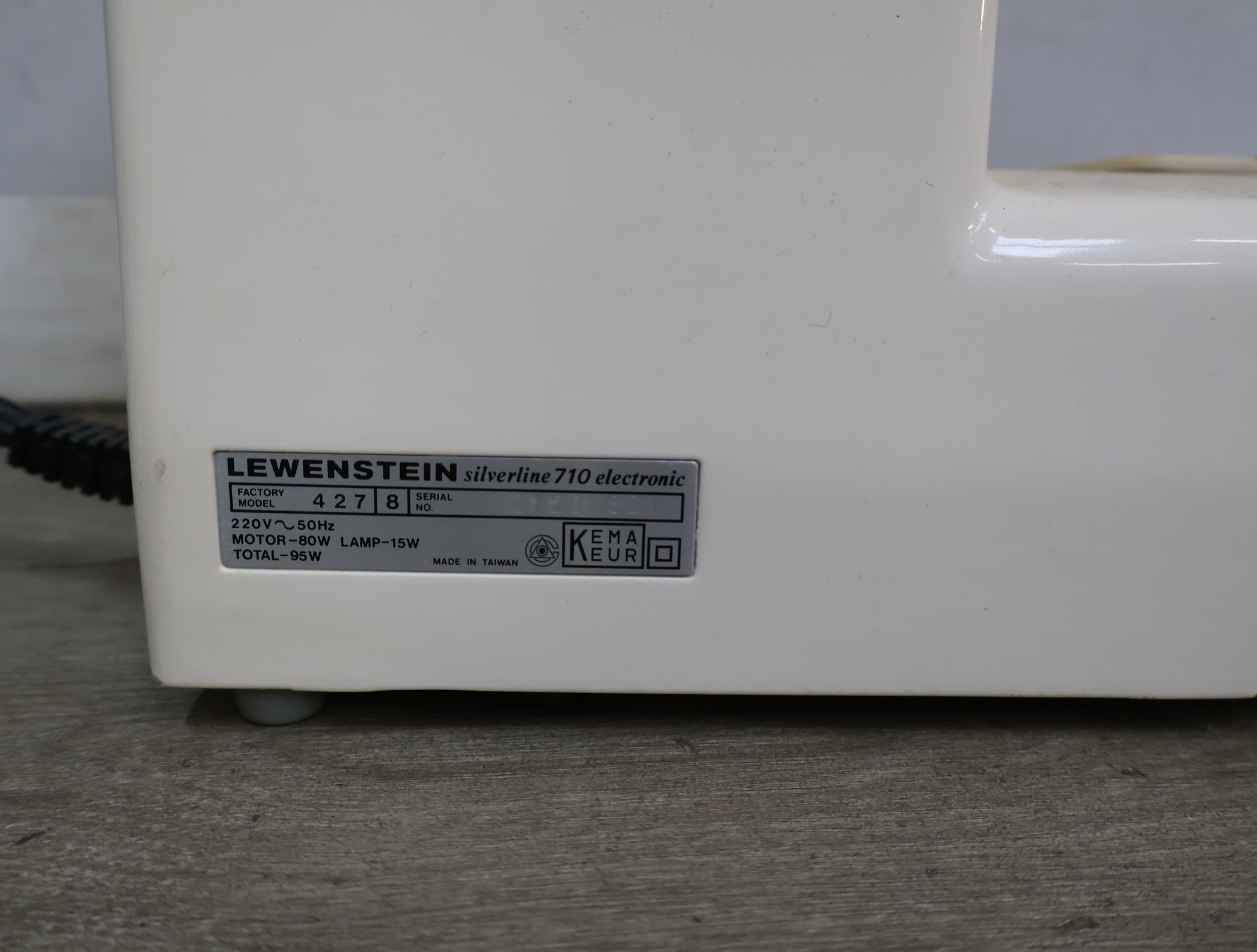 Lewenstein Silverline 710 elektronische naaimachine – foto 21 – kavel bij GSD Auctions, Zoeterwoude